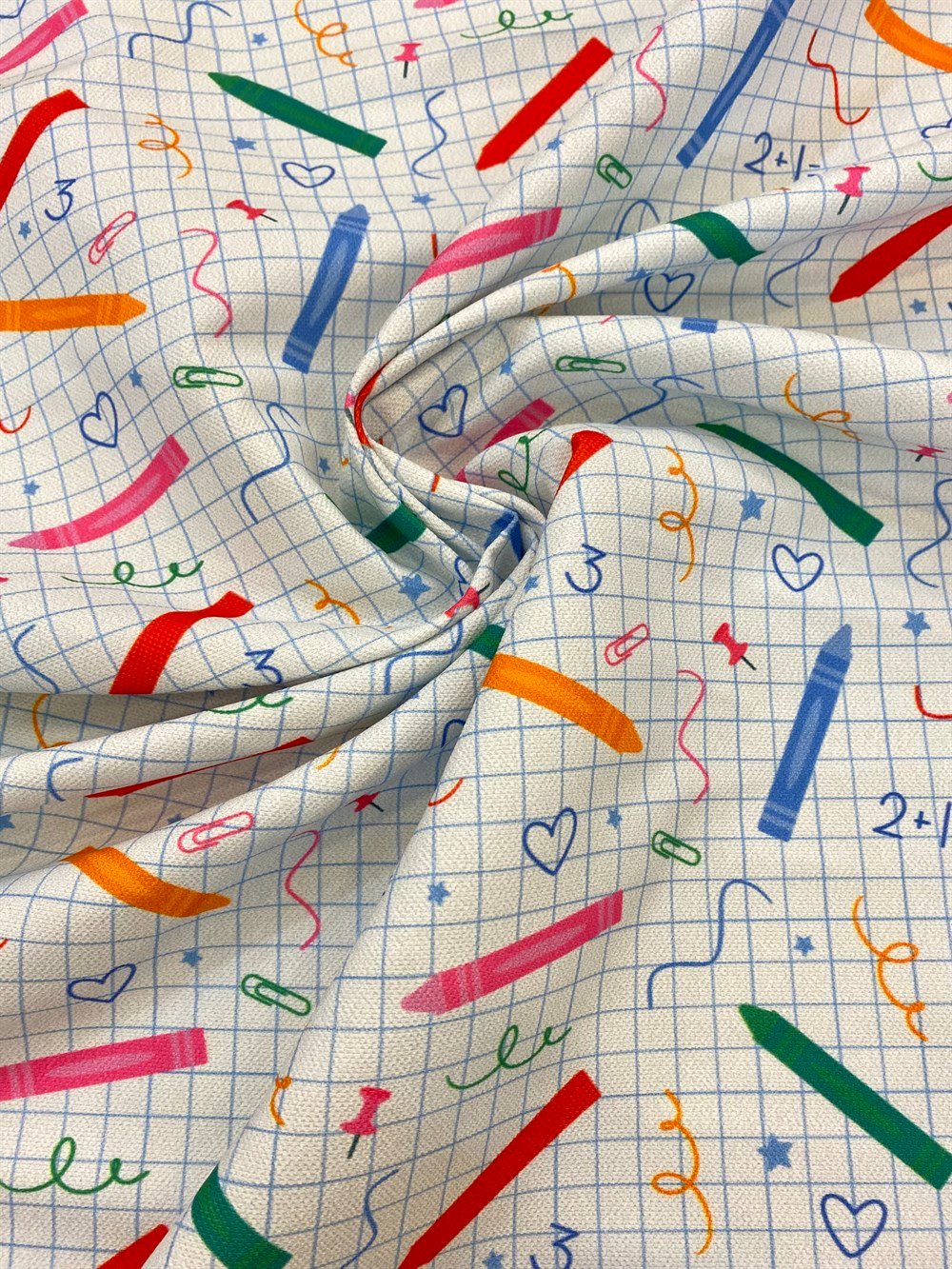 Kare Defter Zeminli Pastel Boya Kalem Desenli Dijital Baskılı Kumaş