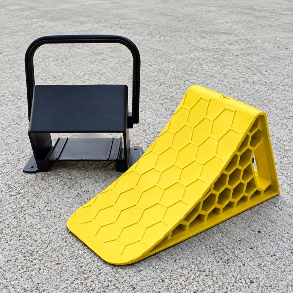 Ağır Hizmet Tipi Kamyon Tır Teker Takozu + Taşıyıcı Braket – Güçlendirilmiş Plastik Park TakozuGüvenlik Ürünleri