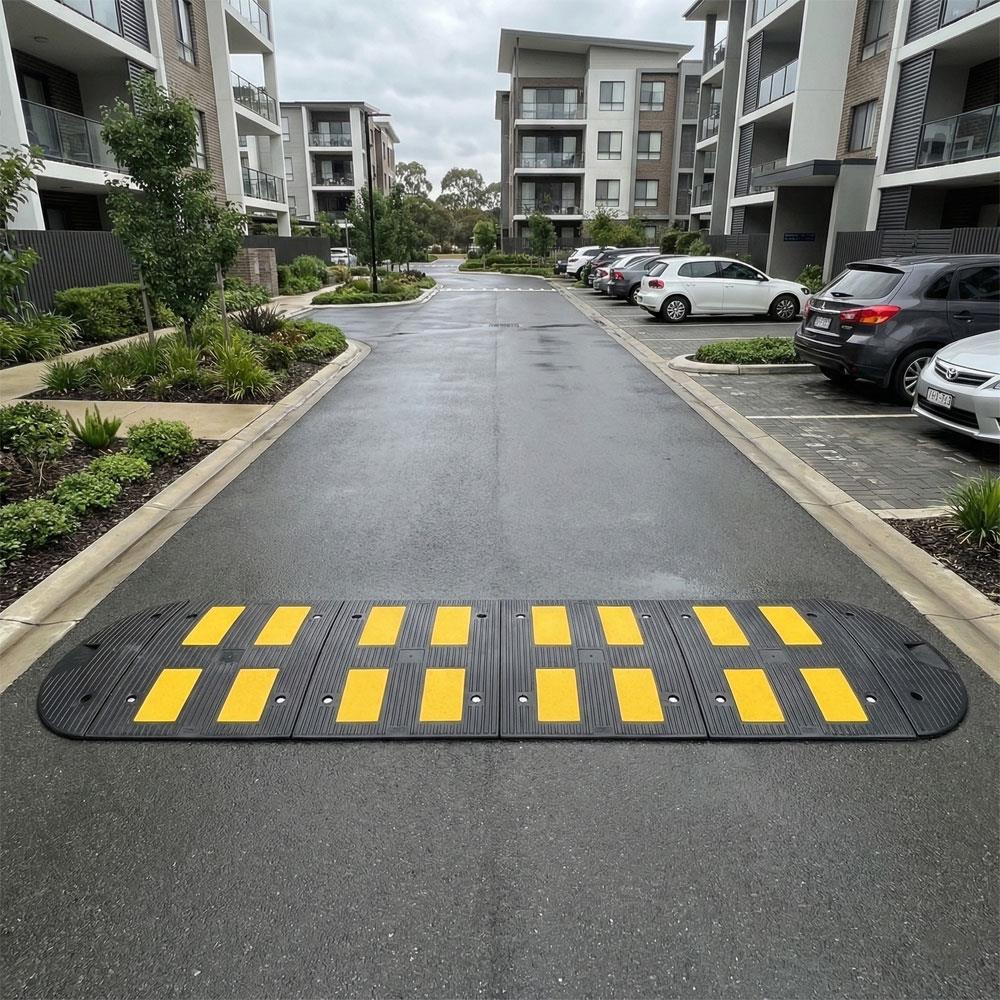 Kauçuk Destekli Yol Tümseği 60 x 50 x 4,5 cmCompound Hız Kesici Kasis