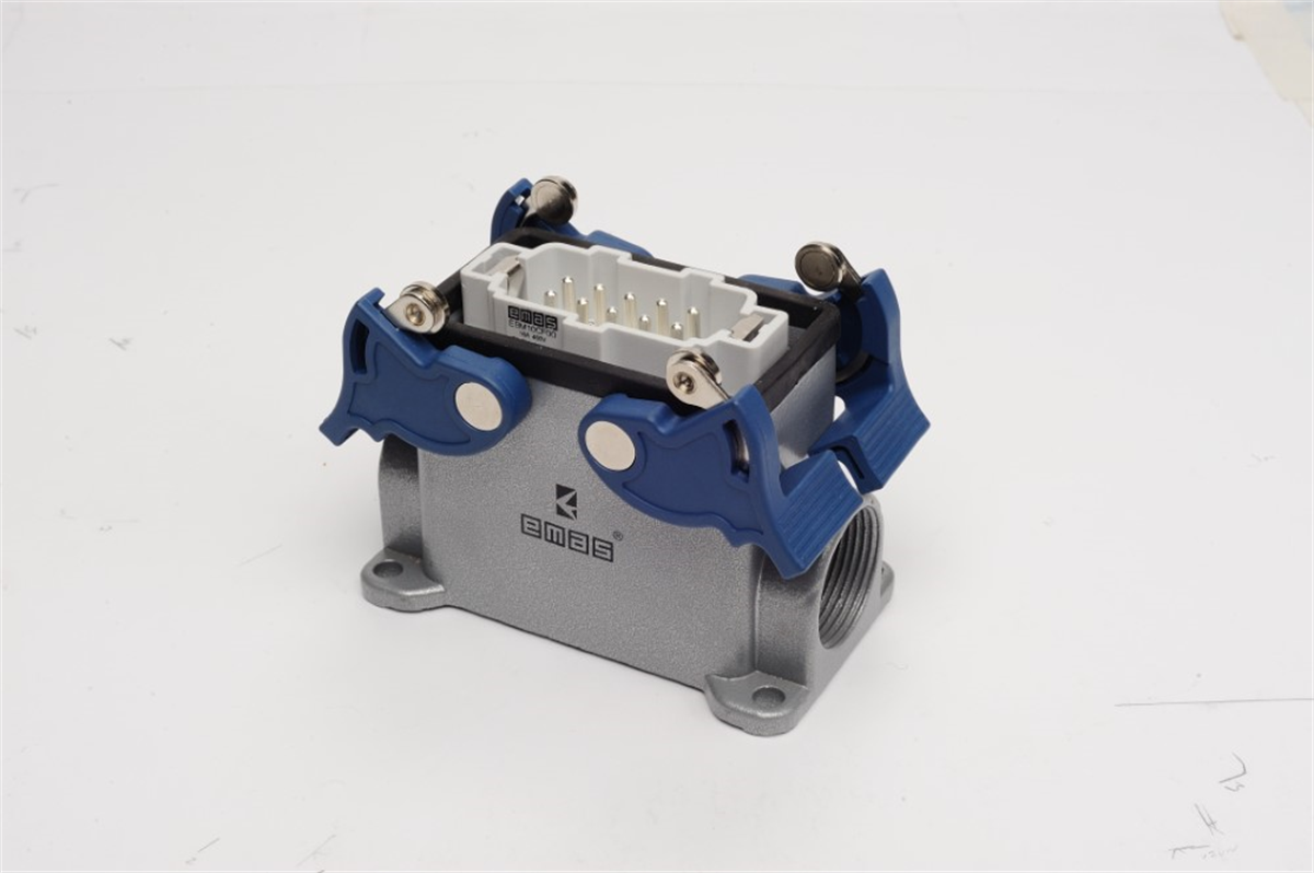 Emas EBM10FD14 Metal 10 Kontak Duvar Tipi Fiş 16A Yandan Girişli 4 Mandallı