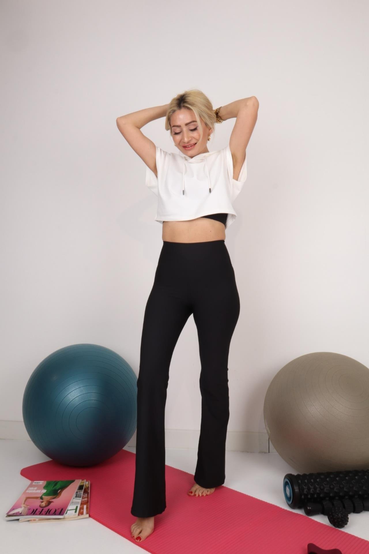 Beyaz Kapişonlu Spor Crop Sweatshirt SWEATSHİRT