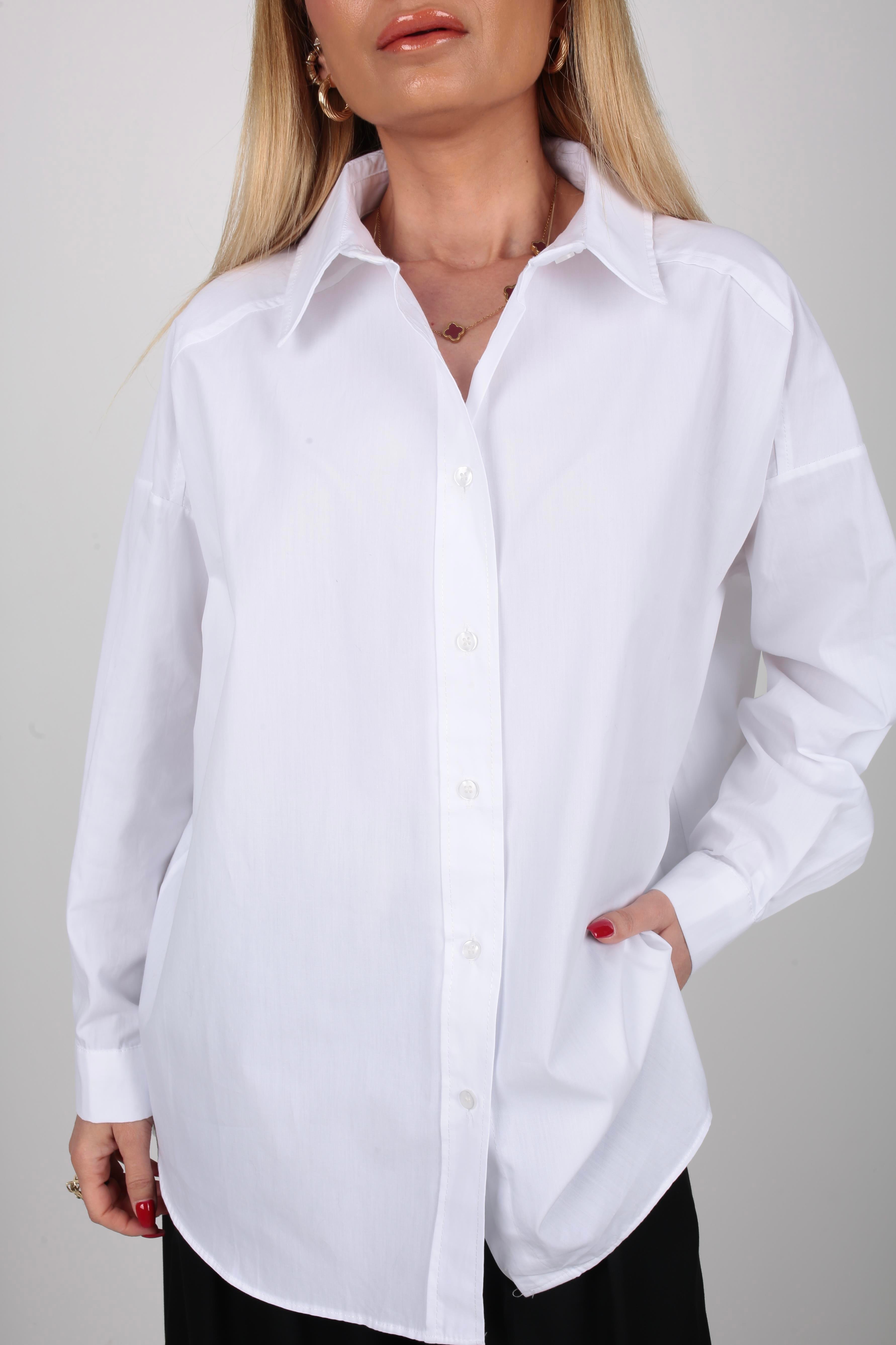 Beyaz Oversize Yanı Yırtmaçlı Gömlek GÖMLEK