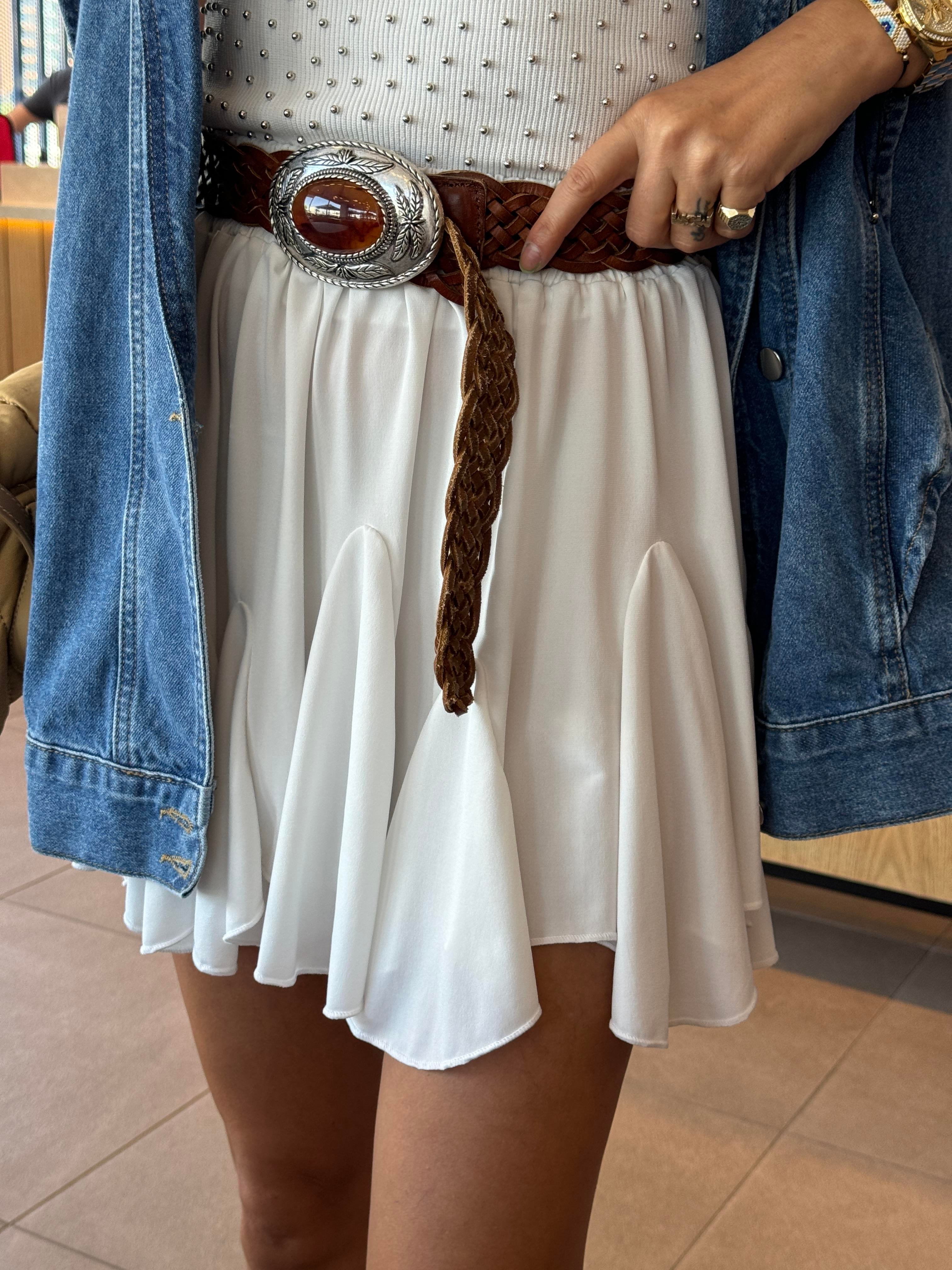 Beyaz Parçalı Volanlı Kısa Etek ETEK