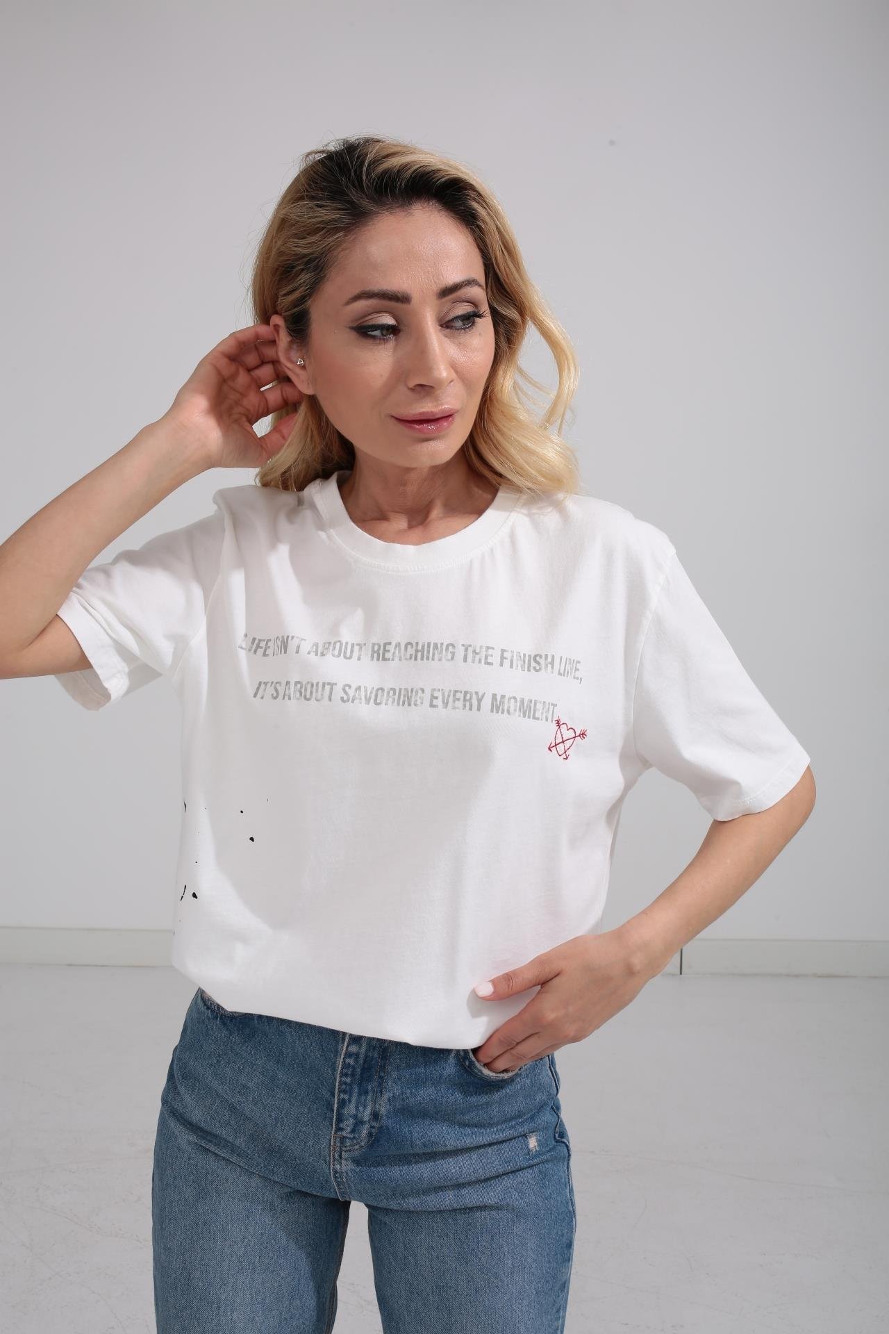 Bisiklet Yaka Baskılı Kalp Nakışlı Beyaz Tshirt T-SHİRT | NO33