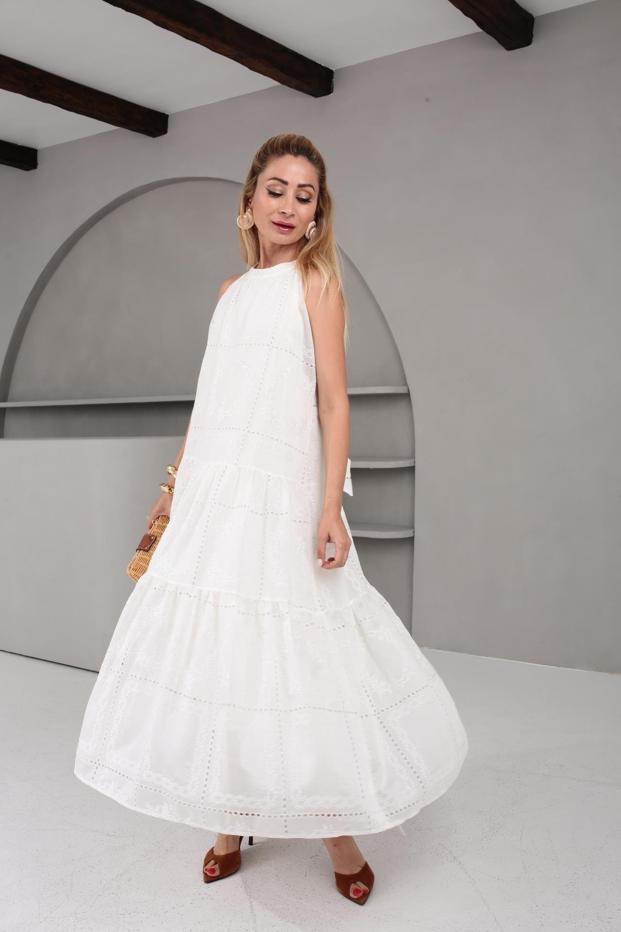 Boyundan Bağlı Organze Nakışlı İthal Elbise ELBİSE | NO33