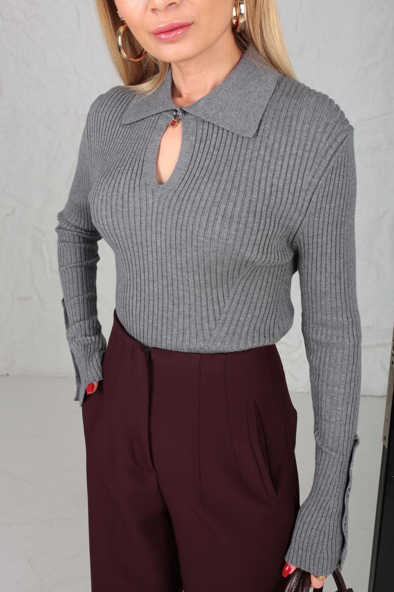 Damla Yaka Kol Düğmeli Gri Fitilli Kazak TRİKO VE KAZAK