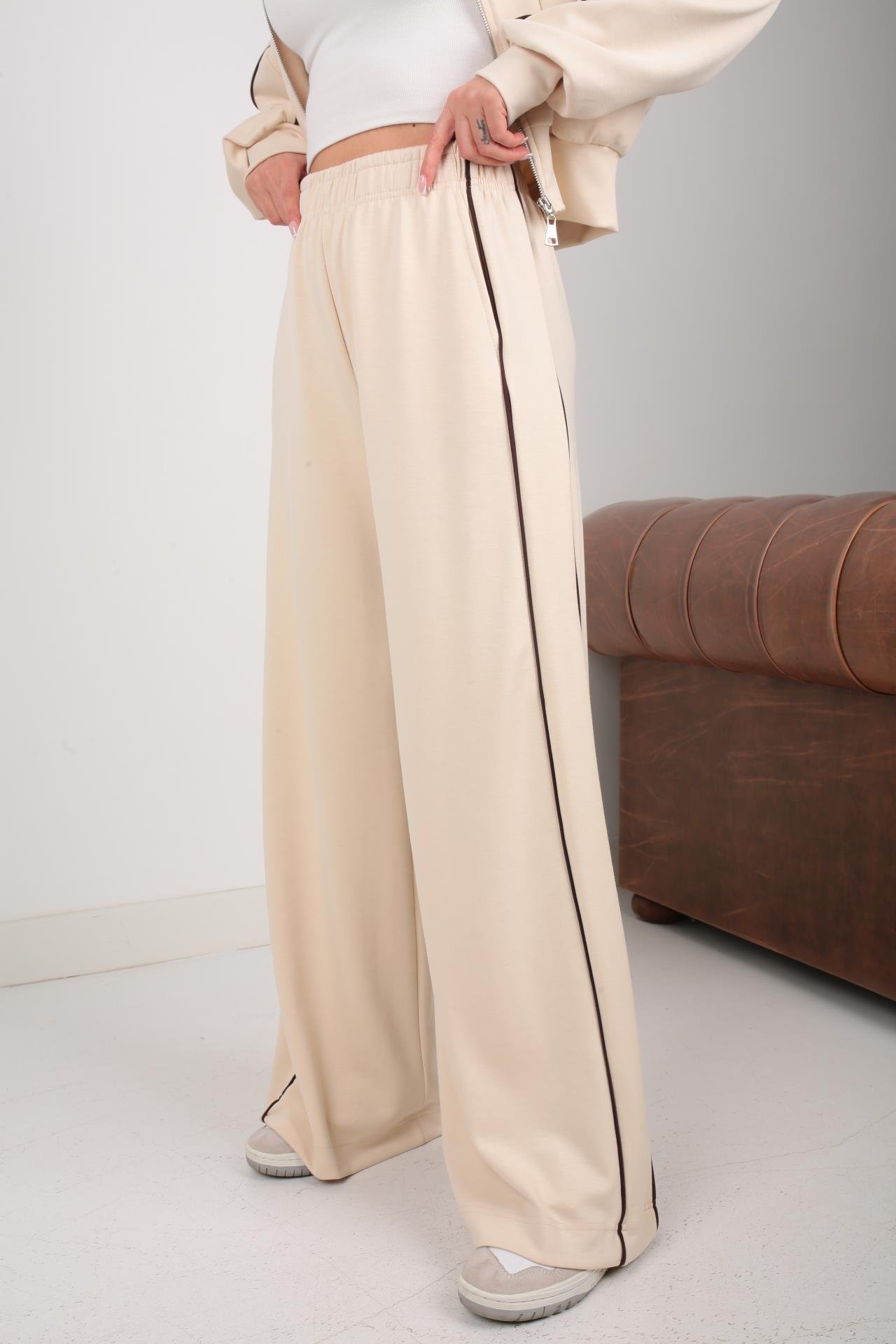 Dik Yaka Biyeli Krem Spor Takım SPOR TAKIMLAR