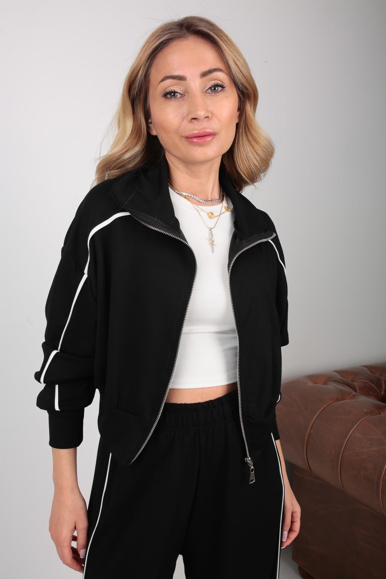 Dik Yaka Biyeli Siyah Spor Takım SPOR TAKIMLAR