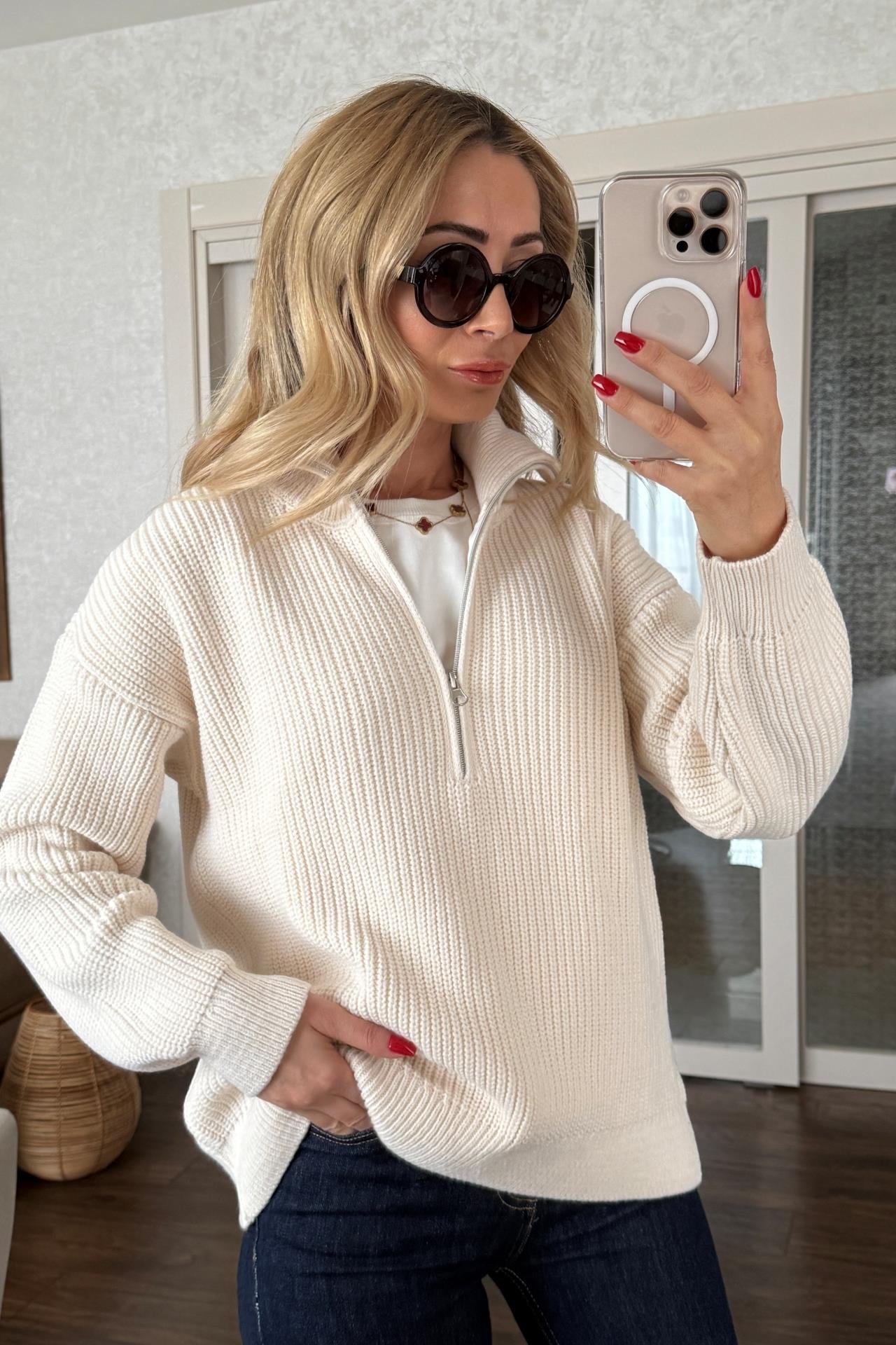 Dik Yaka Fermuarlı Ekru Basic Kazak TRİKO VE KAZAK