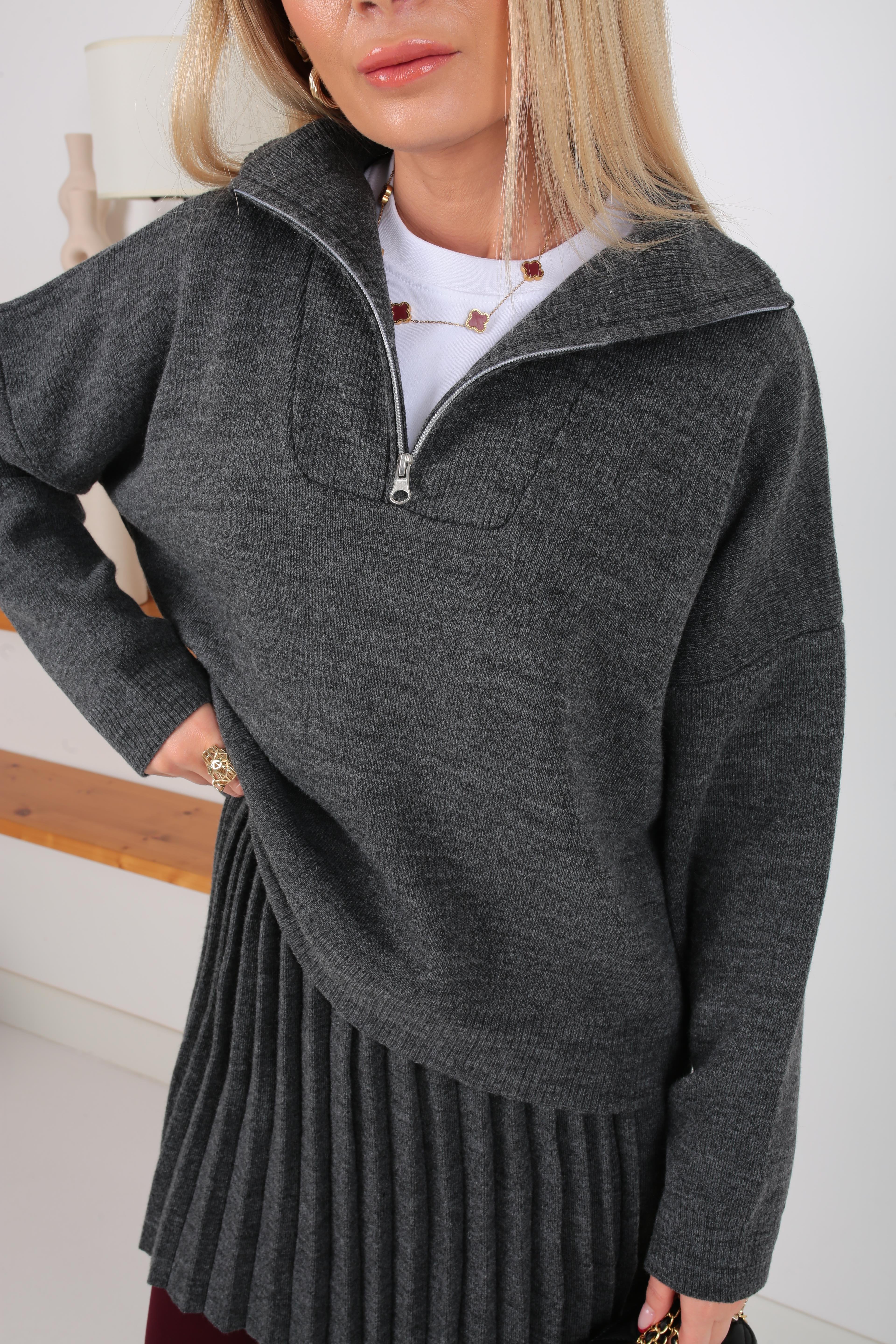 Dik Yaka Pileli Etekli Füme Triko Takım TAKIM