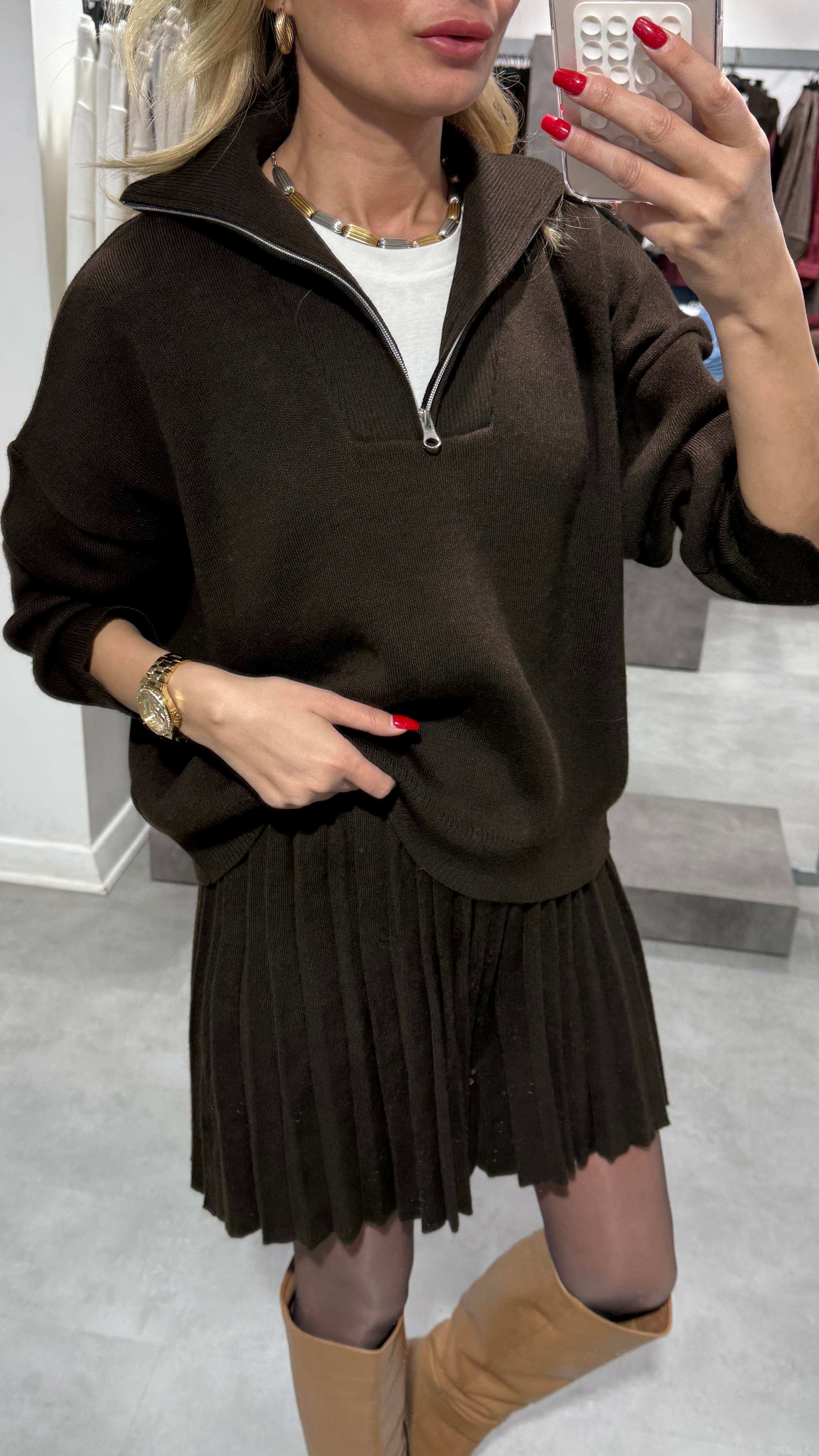 Dik Yaka pileli etekli Kahve Triko Takım TAKIM