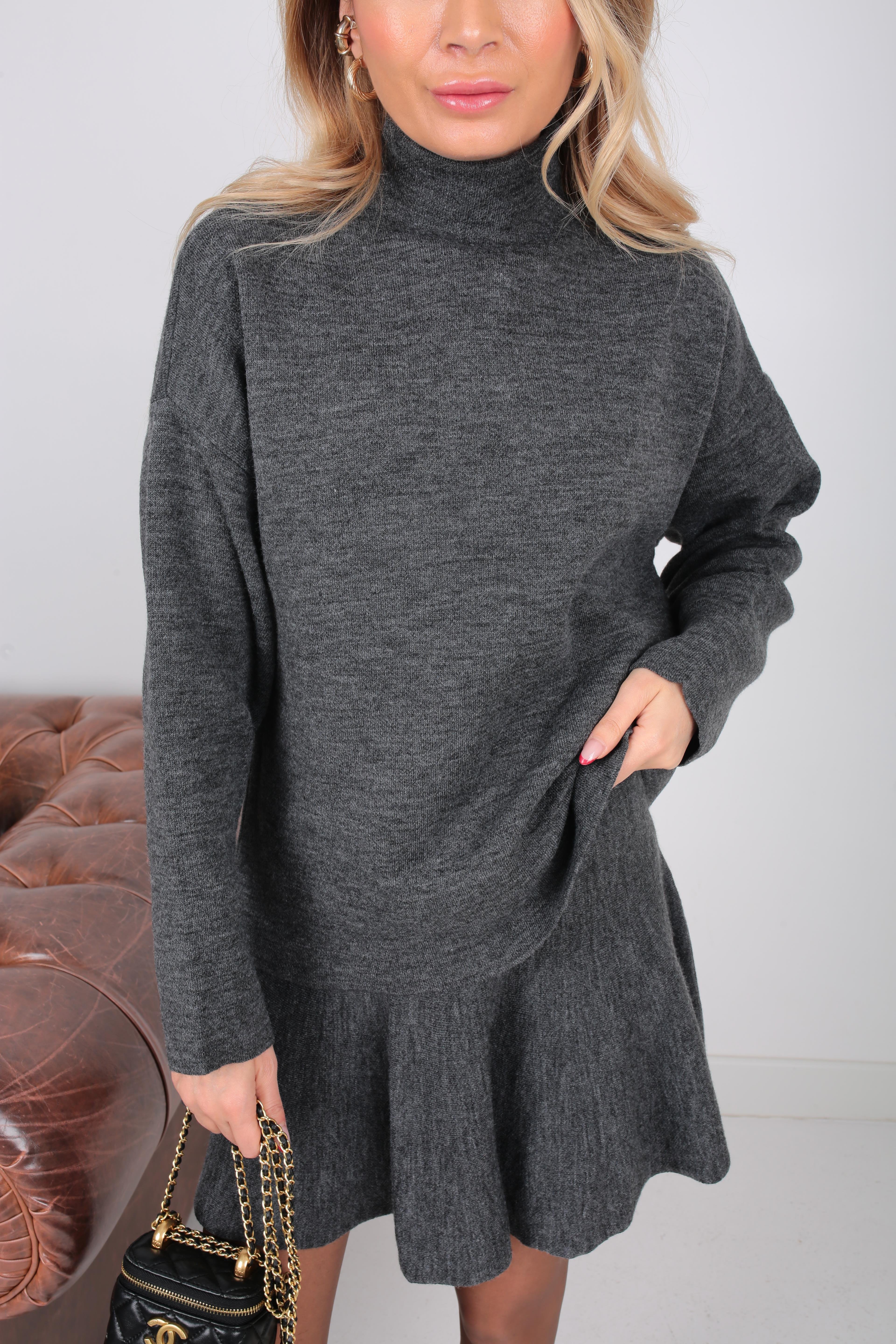 Dik Yaka Volanlı Etekli Füme Triko Takım TAKIM