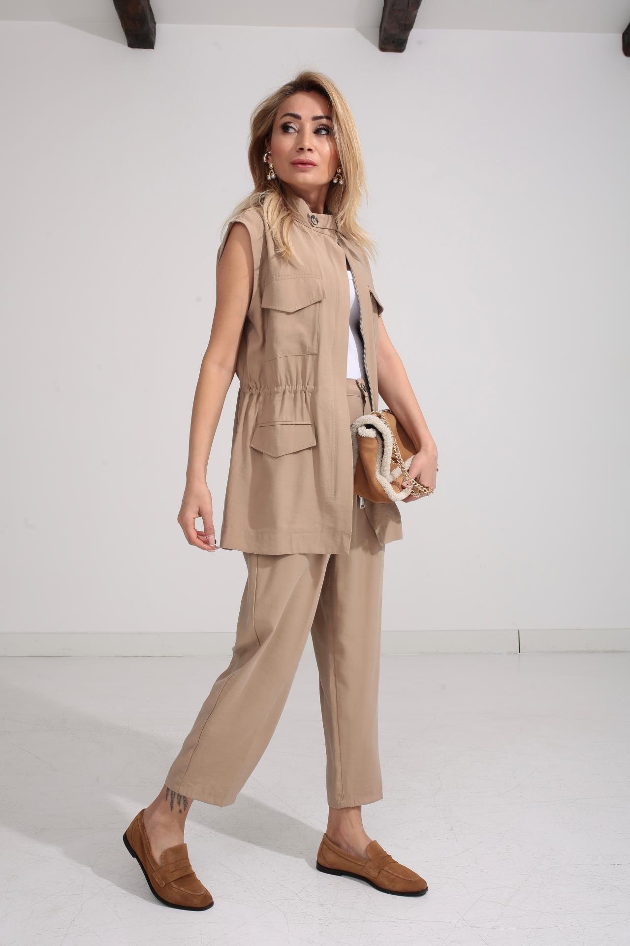 Dik Yaka Yelekli Tensel Kumaş Camel Takım TAKIM