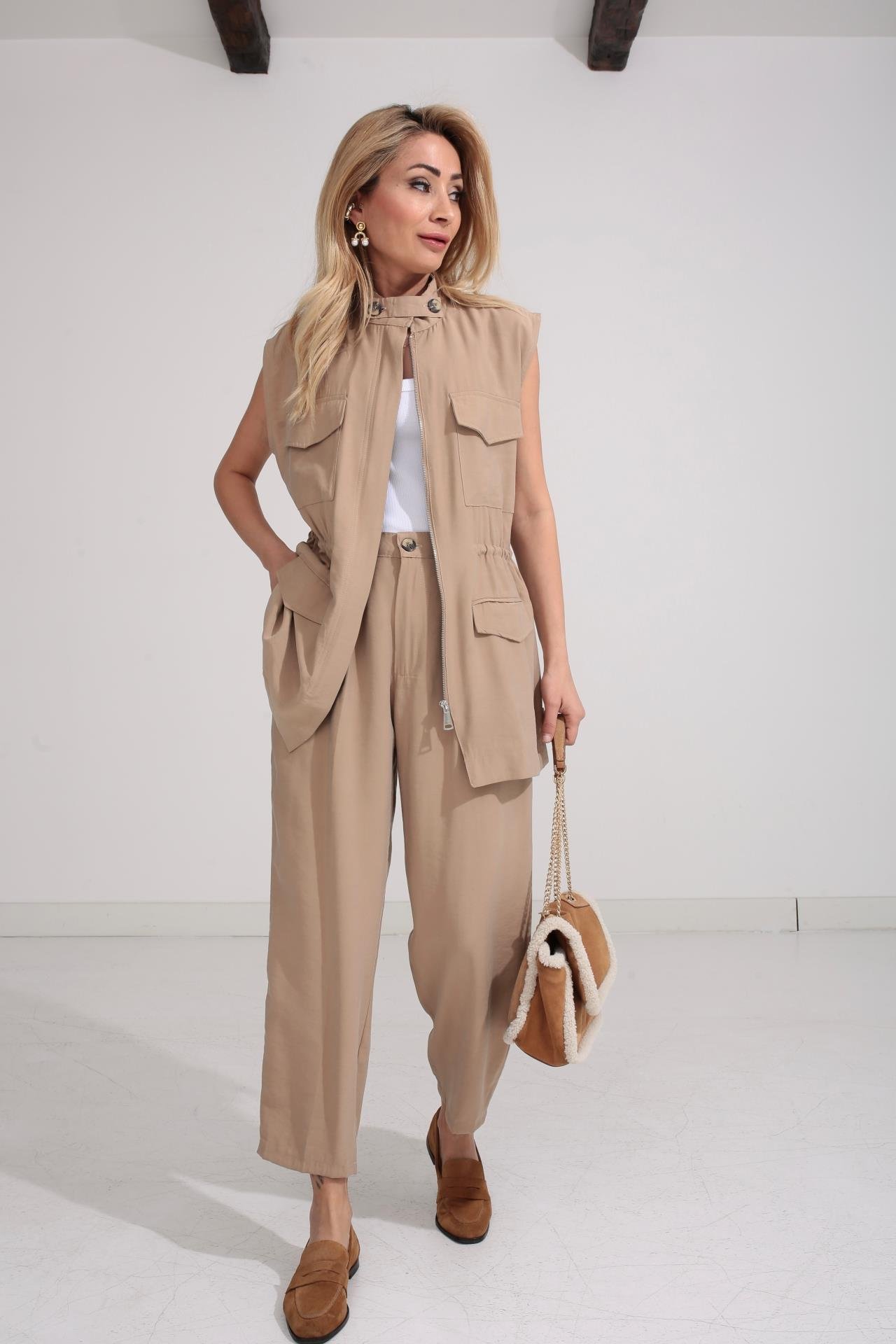 Dik Yaka Yelekli Tensel Kumaş Camel Takım TAKIM