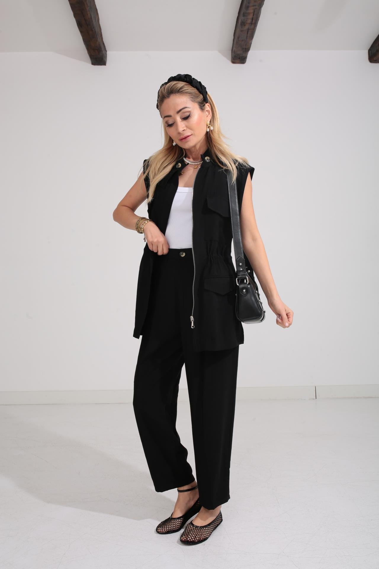 Dik Yaka Yelekli Tensel Kumaş Siyah Takım TAKIM