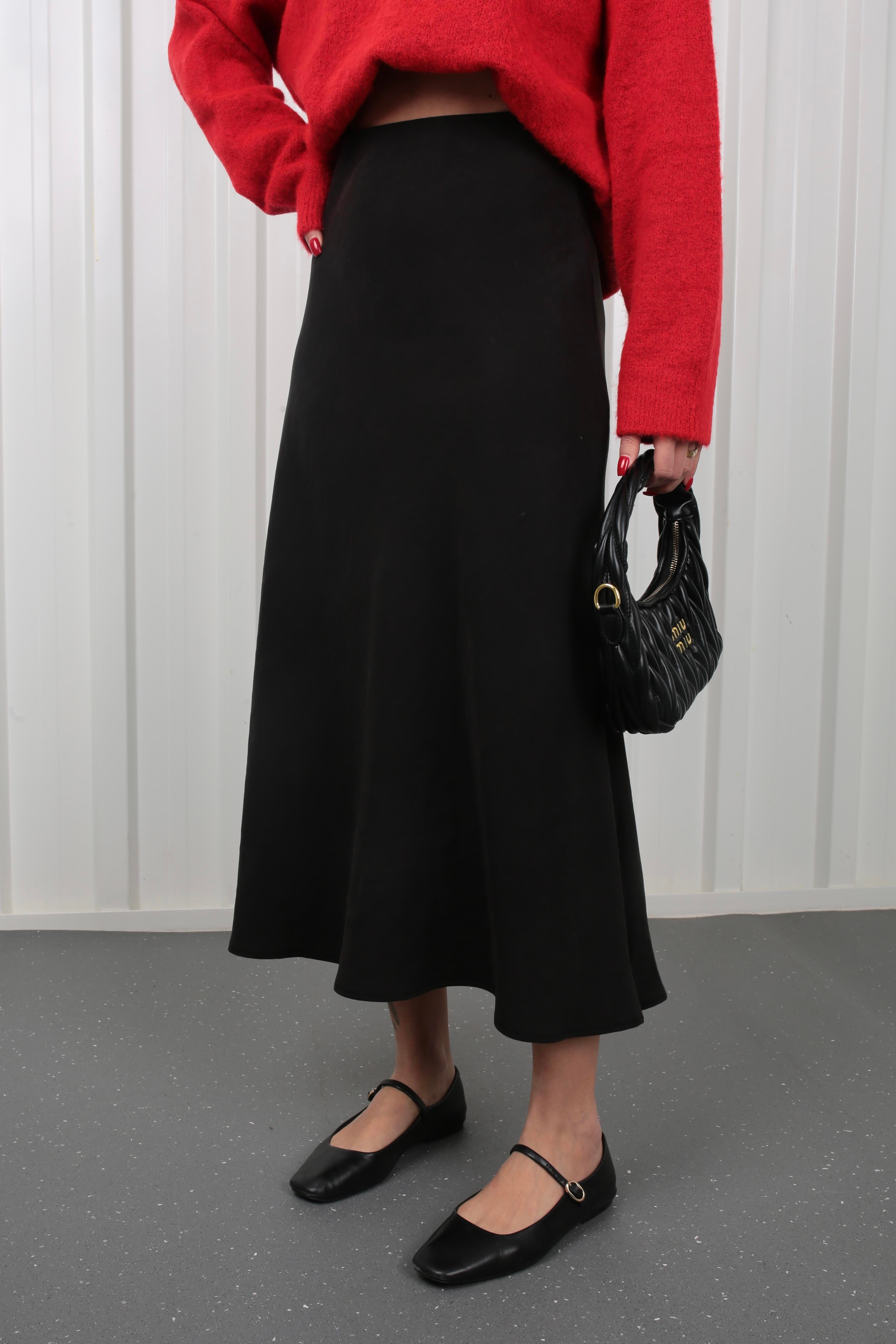 Dokuma Kumaş Verev Kesim Siyah Etek ETEK