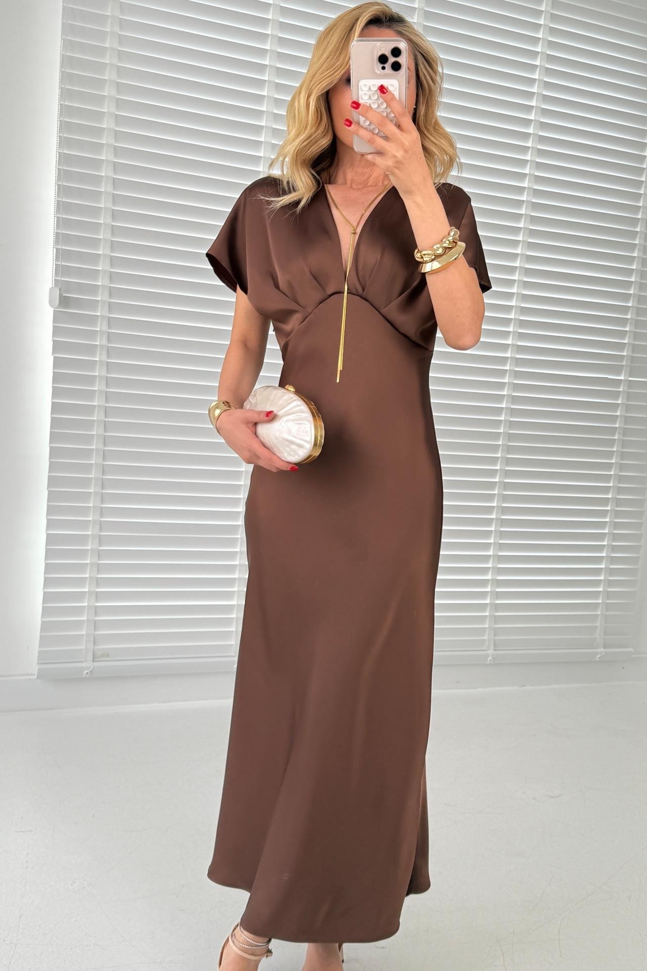 Düşük Kol V Yaka Kahve Saten Elbise ELBİSE | NO33