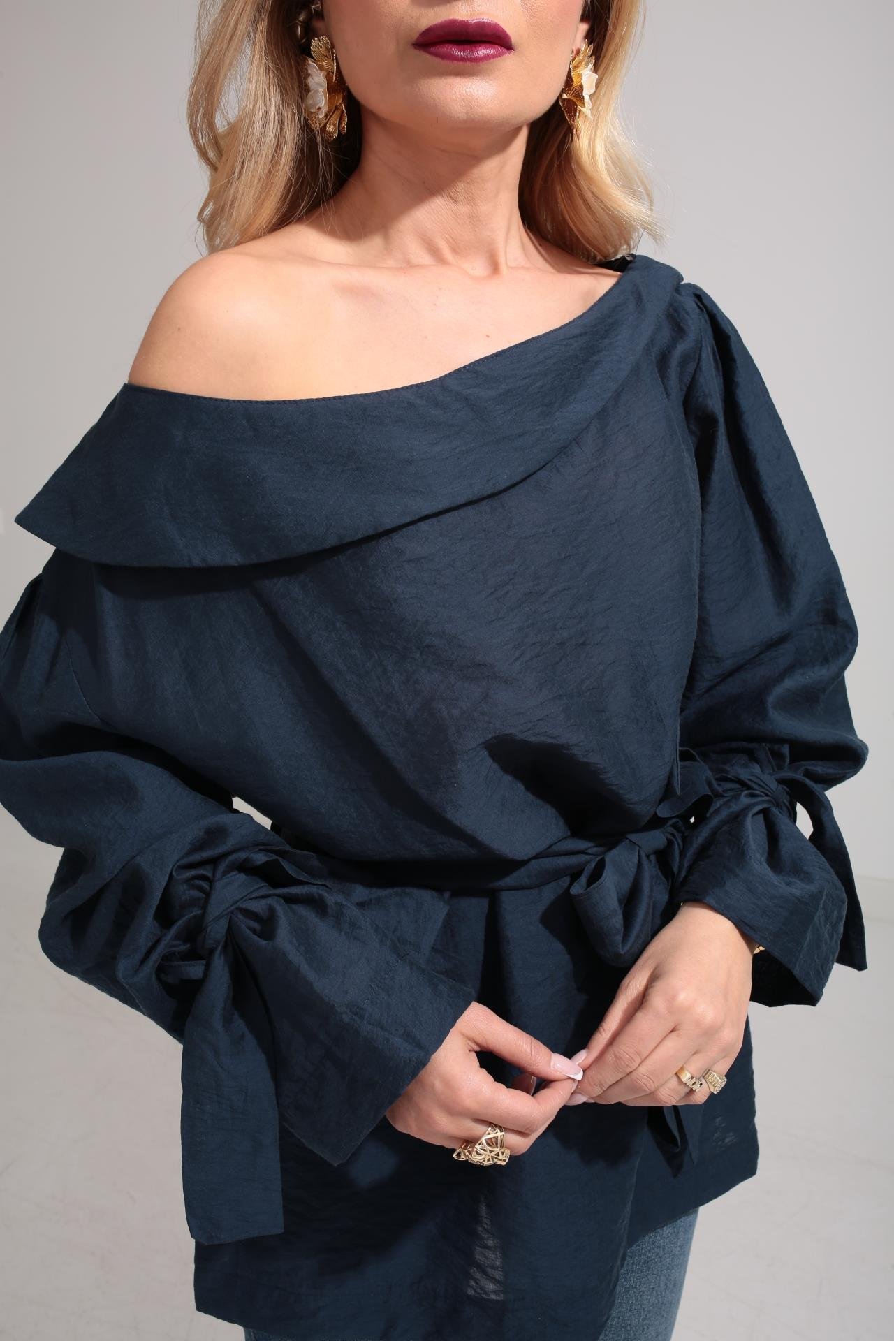 Düşük Omuz Lacivert Bluz BLUZ