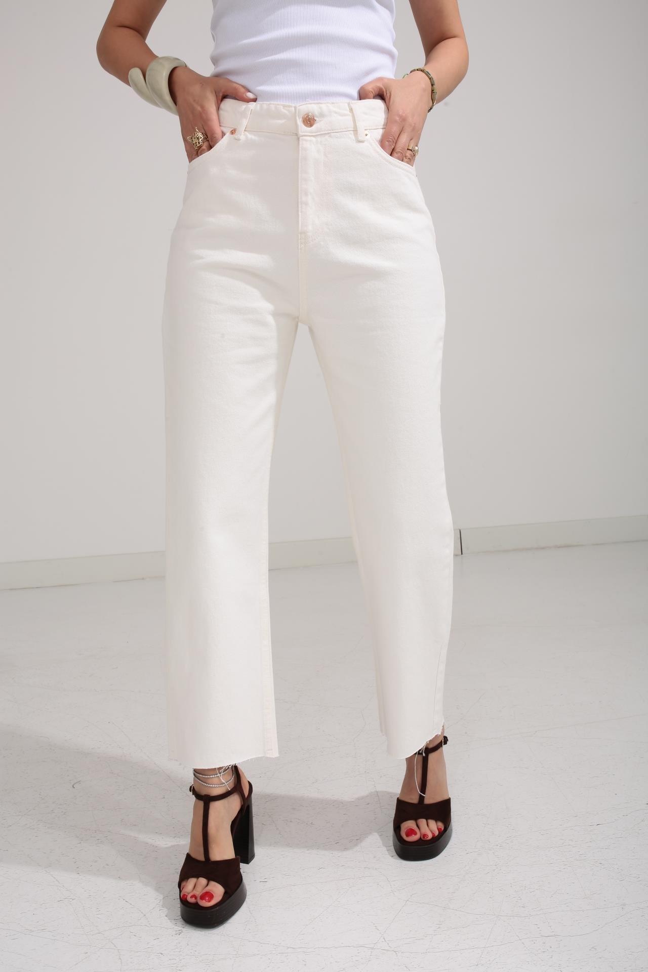 Ekru Paçası Kesik Mom Jean JEAN | NO33