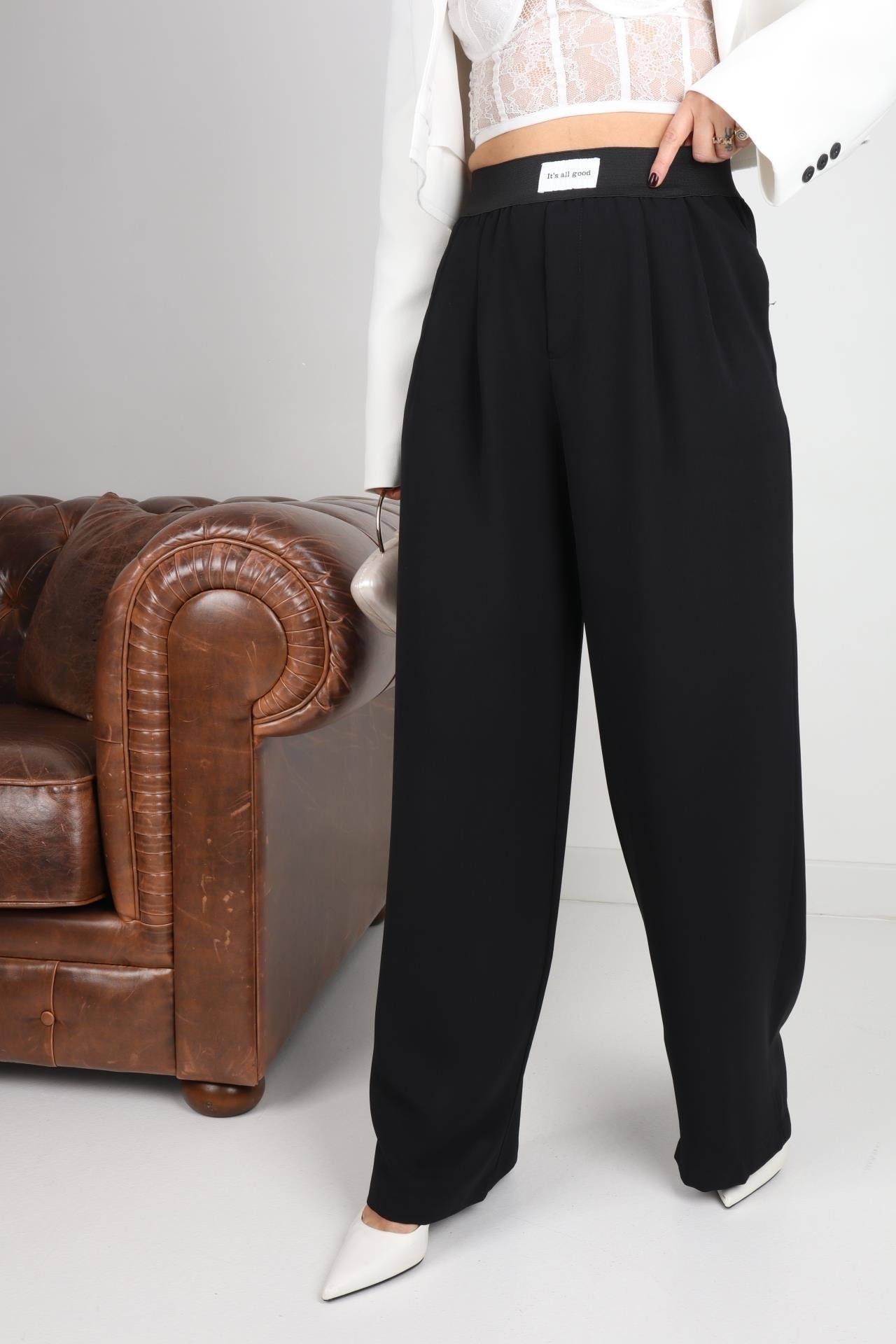 Etiket Detay Bol Kesin Siyah Pantolon PANTOLON