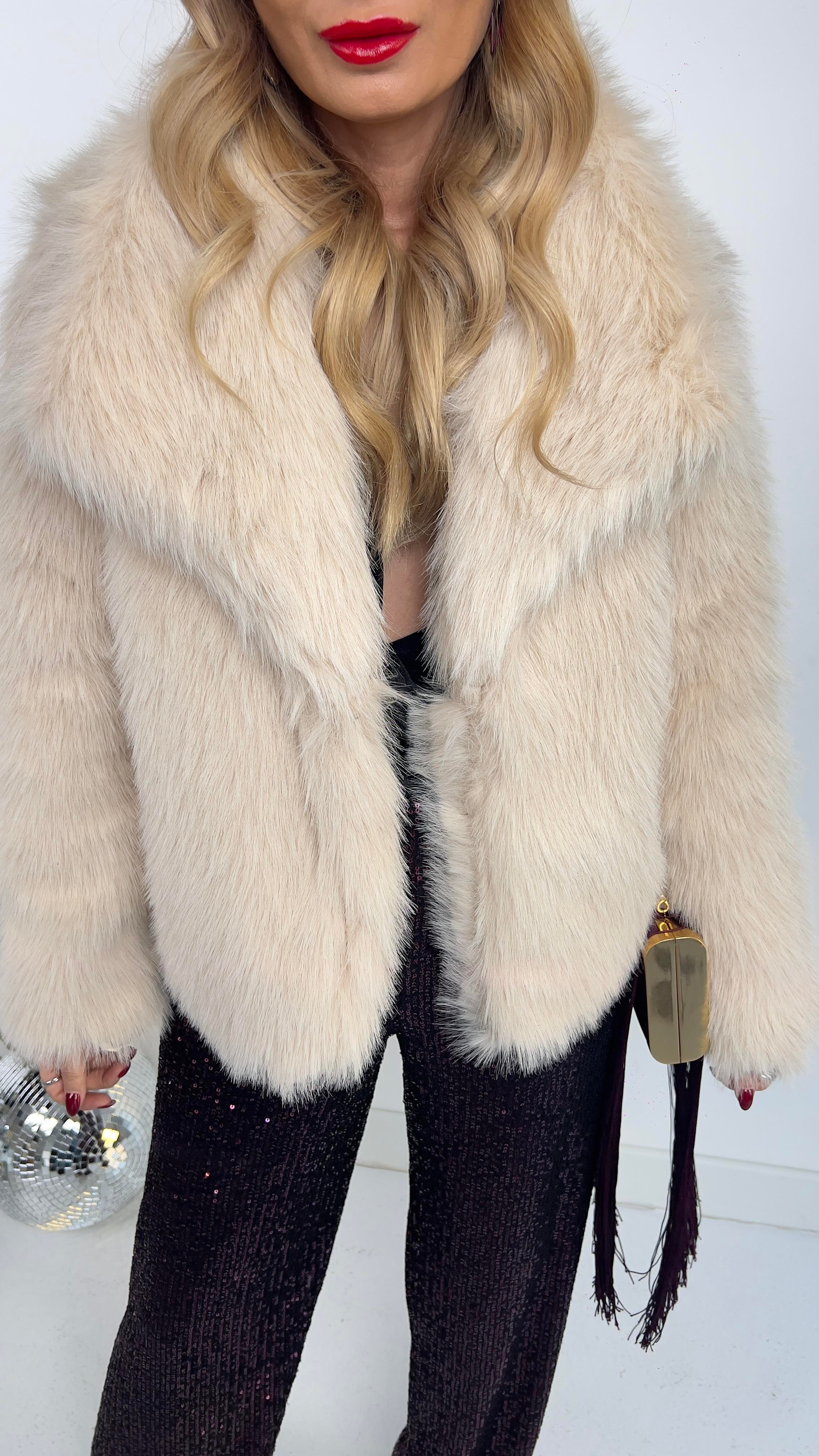 Geniş Yaka Krem Premium Kürk KABAN