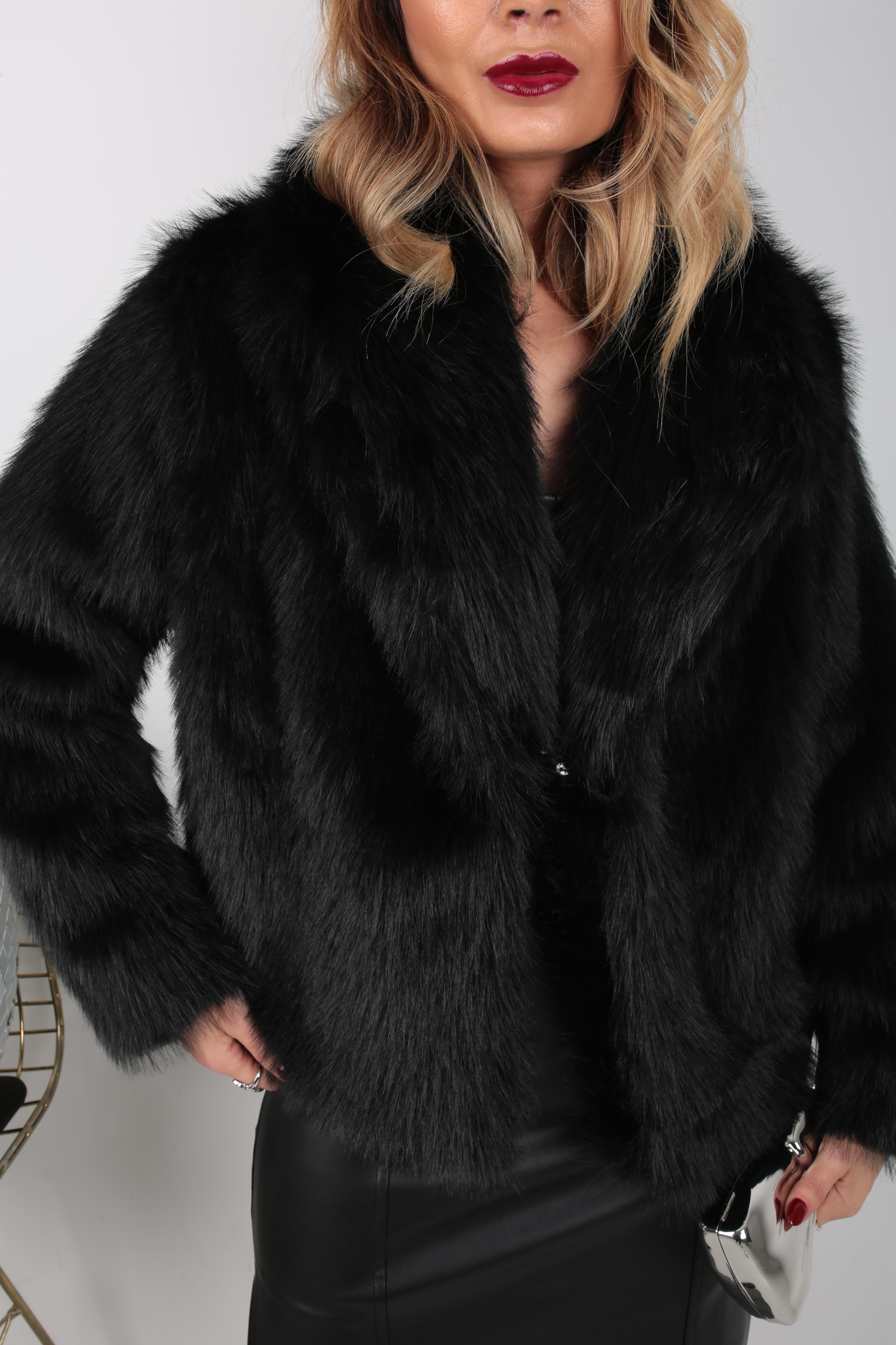 Geniş Yaka Siyah Premium Kürk KABAN