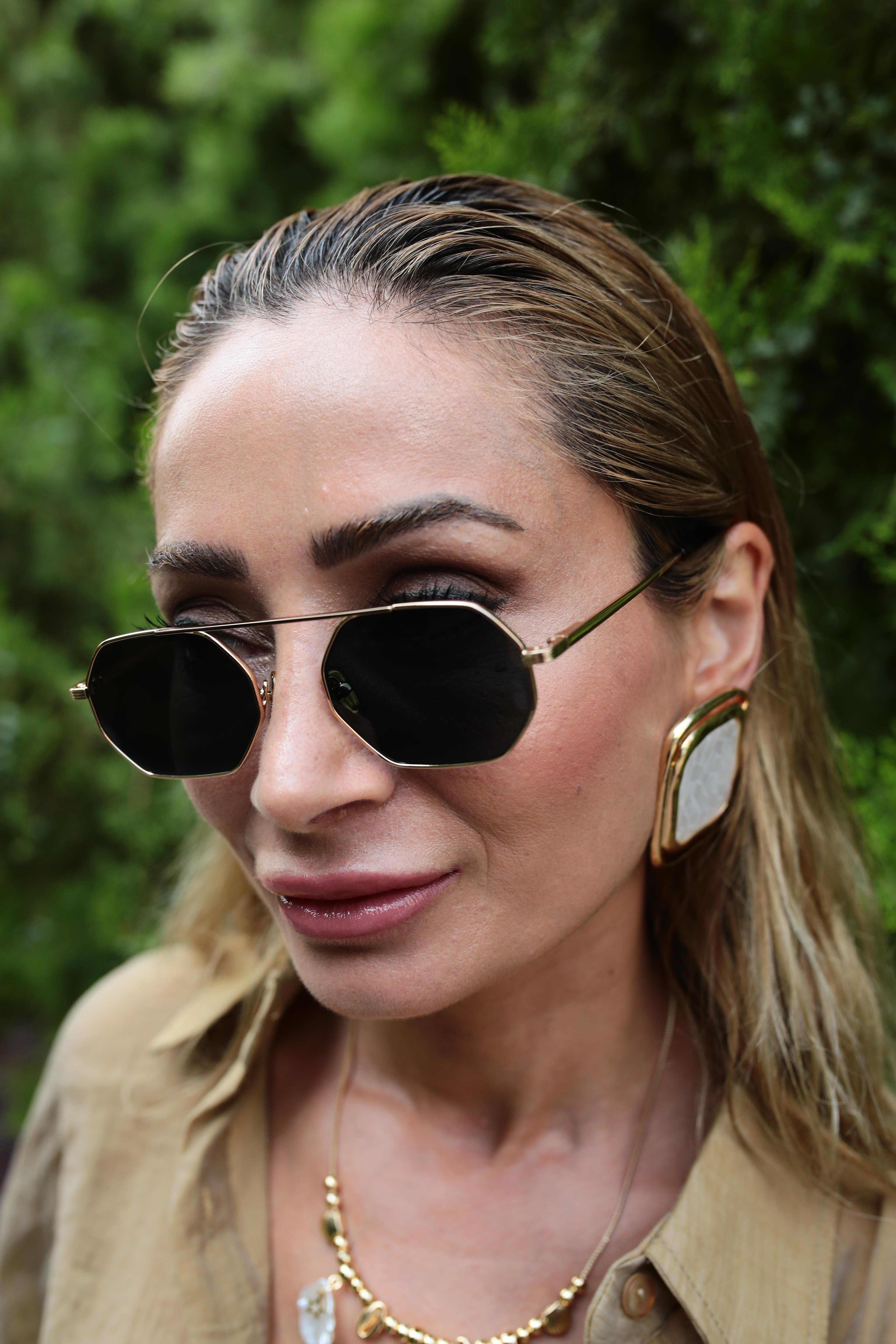 Gold Çerçeve Kenarlı Siyah Gözlük(Ae2411 c1) GÜNEŞ GÖZLÜĞÜ | NO33