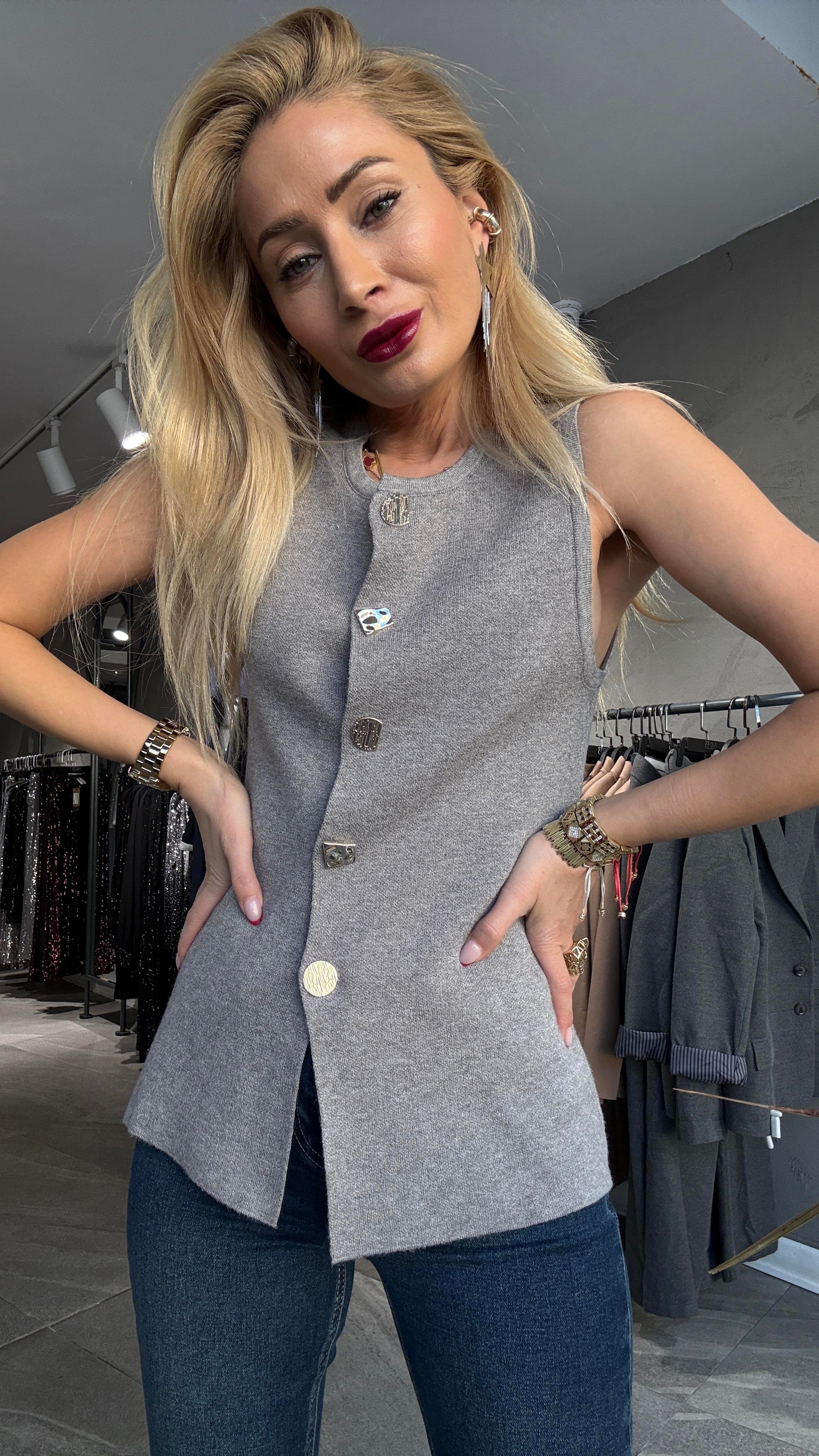 Gold Düğmeli Kolsuz Gri Triko Yelek YELEK