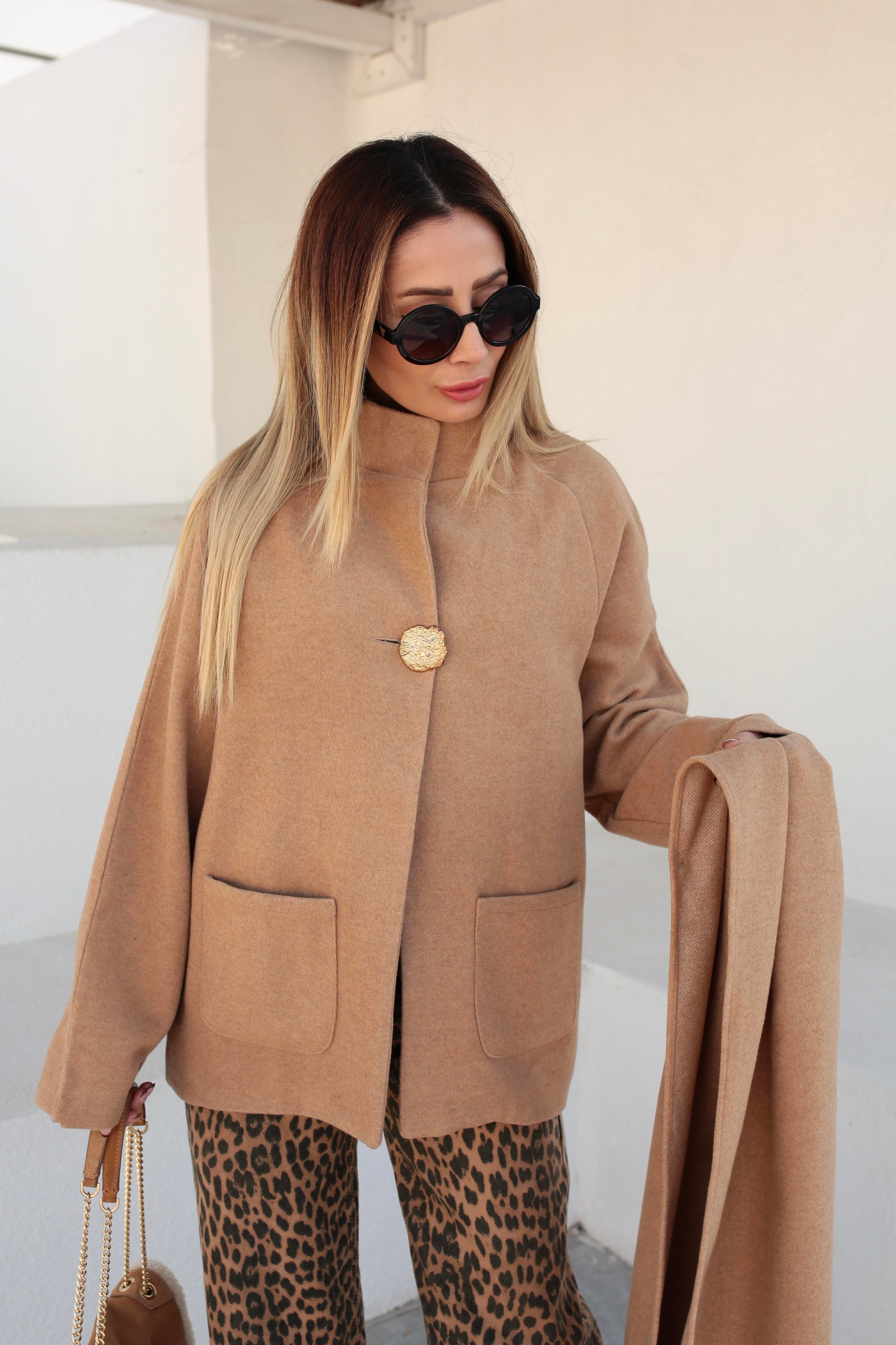 Gold Düğmeli Şallı Camel Kaşe Ceket CEKET