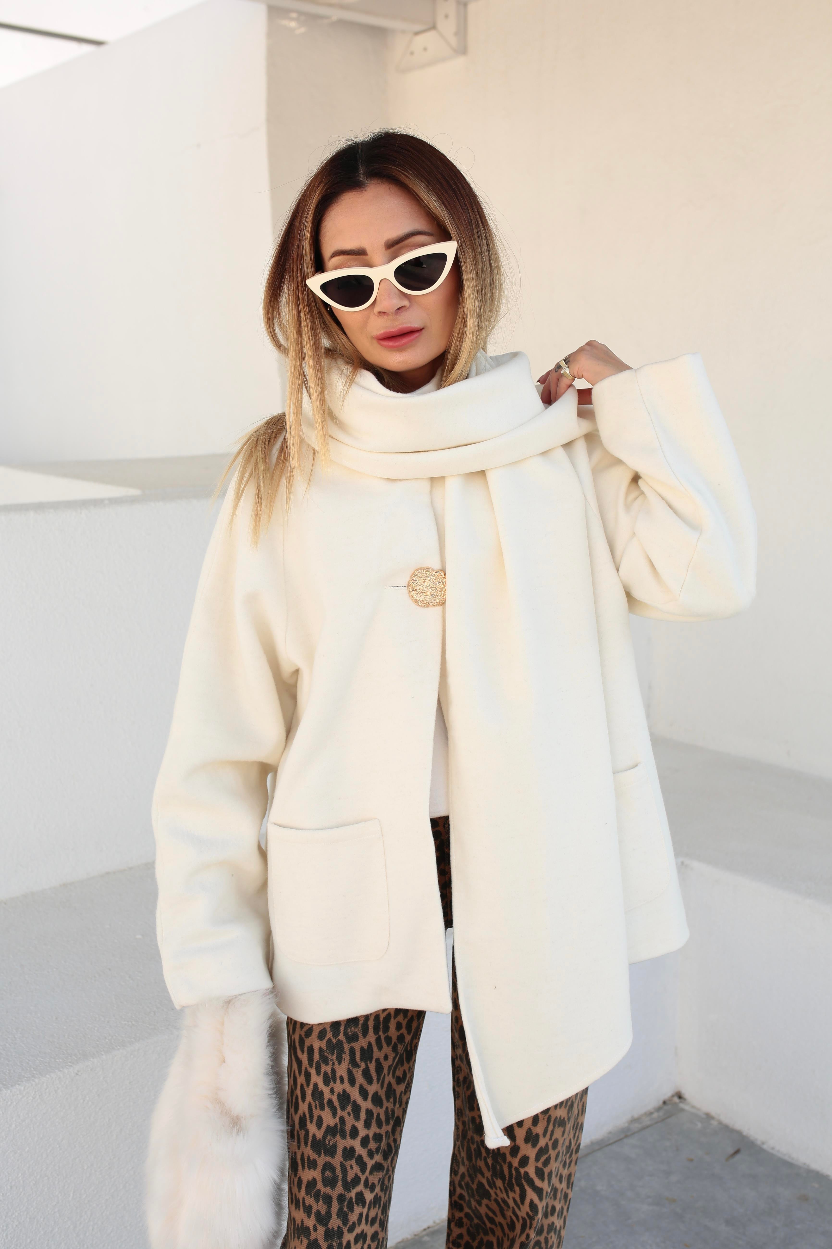 Gold Düğmeli Şallı Ekru Kaşe Ceket CEKET