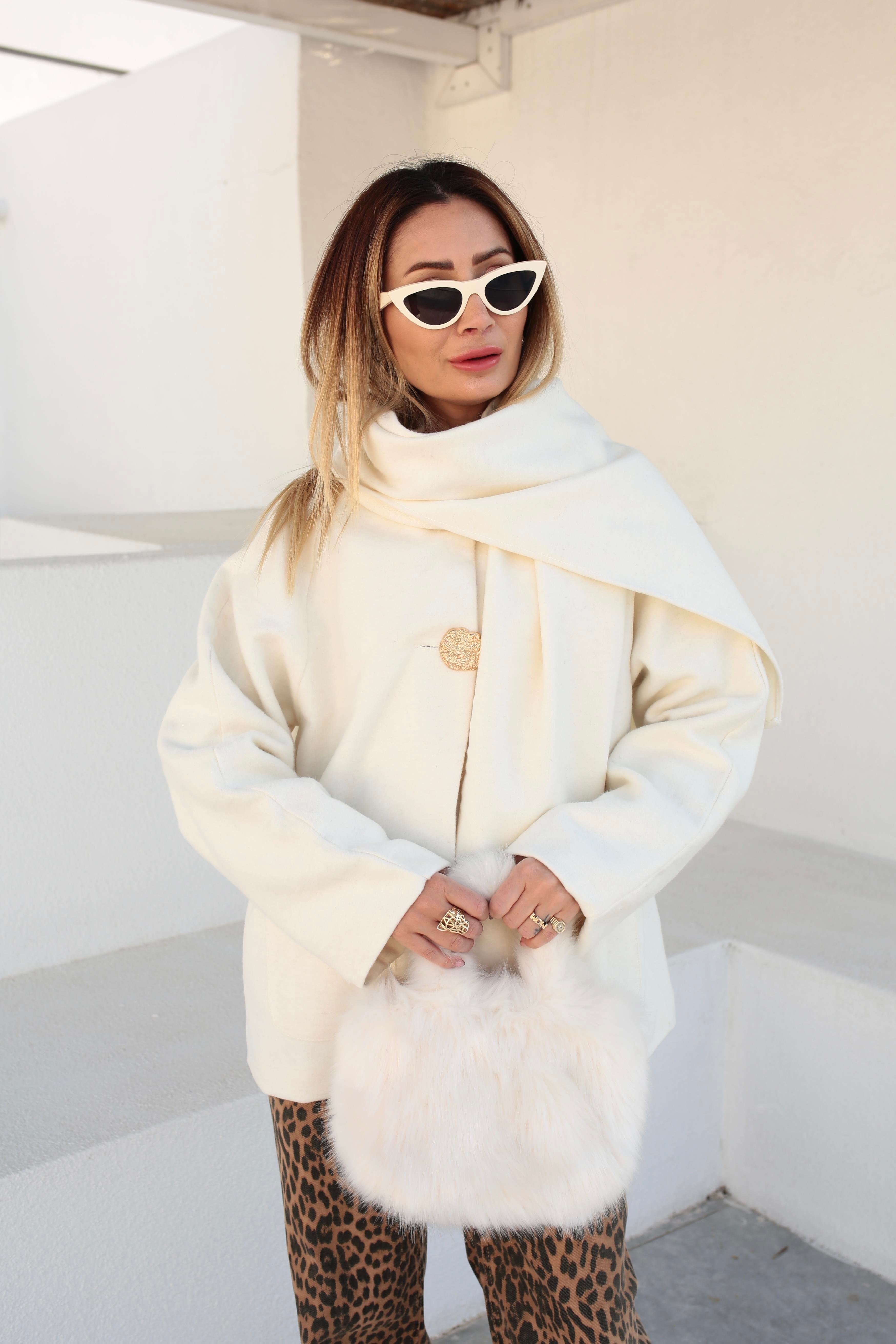 Gold Düğmeli Şallı Ekru Kaşe Ceket CEKET