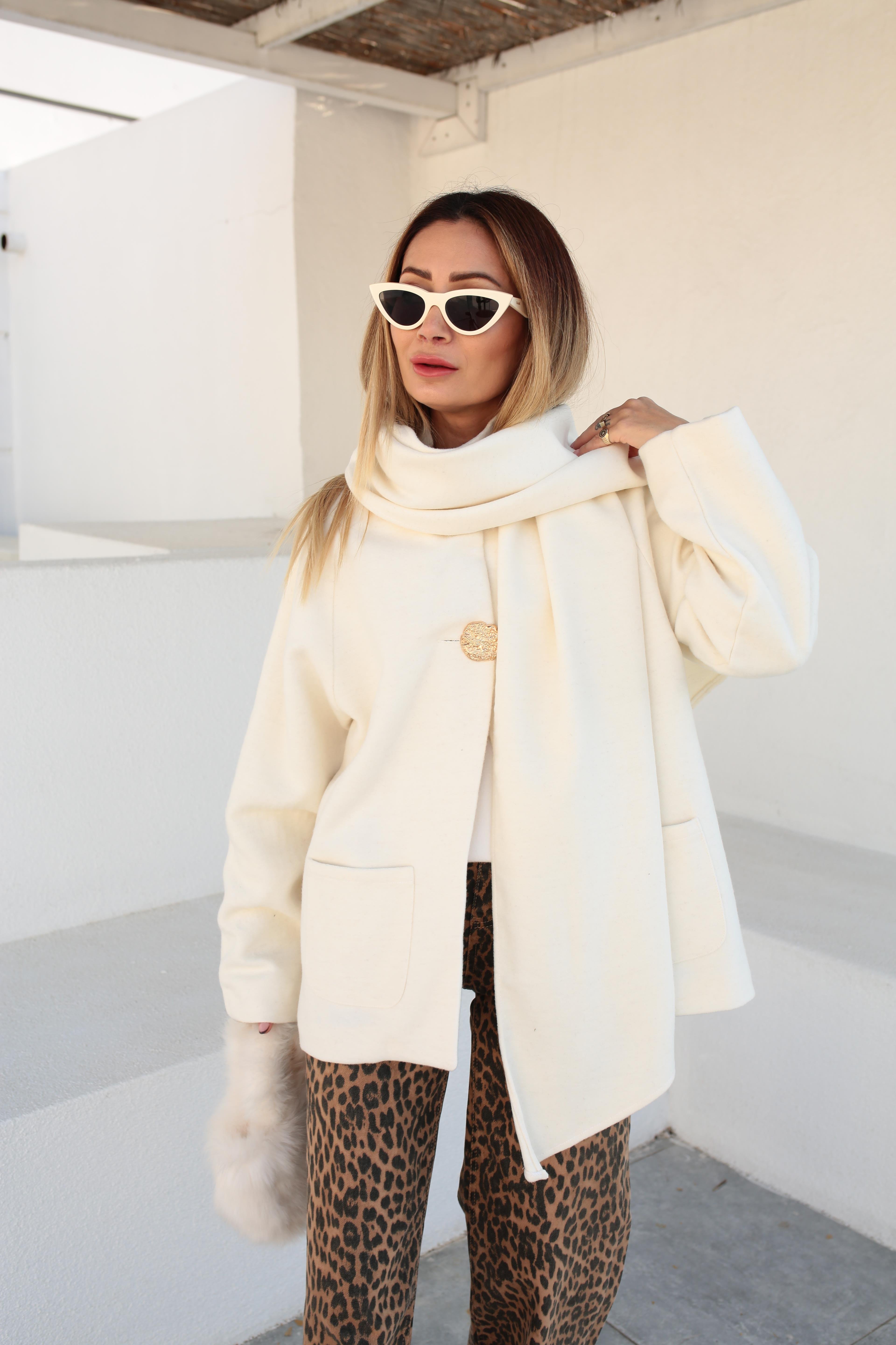 Gold Düğmeli Şallı Ekru Kaşe Ceket CEKET