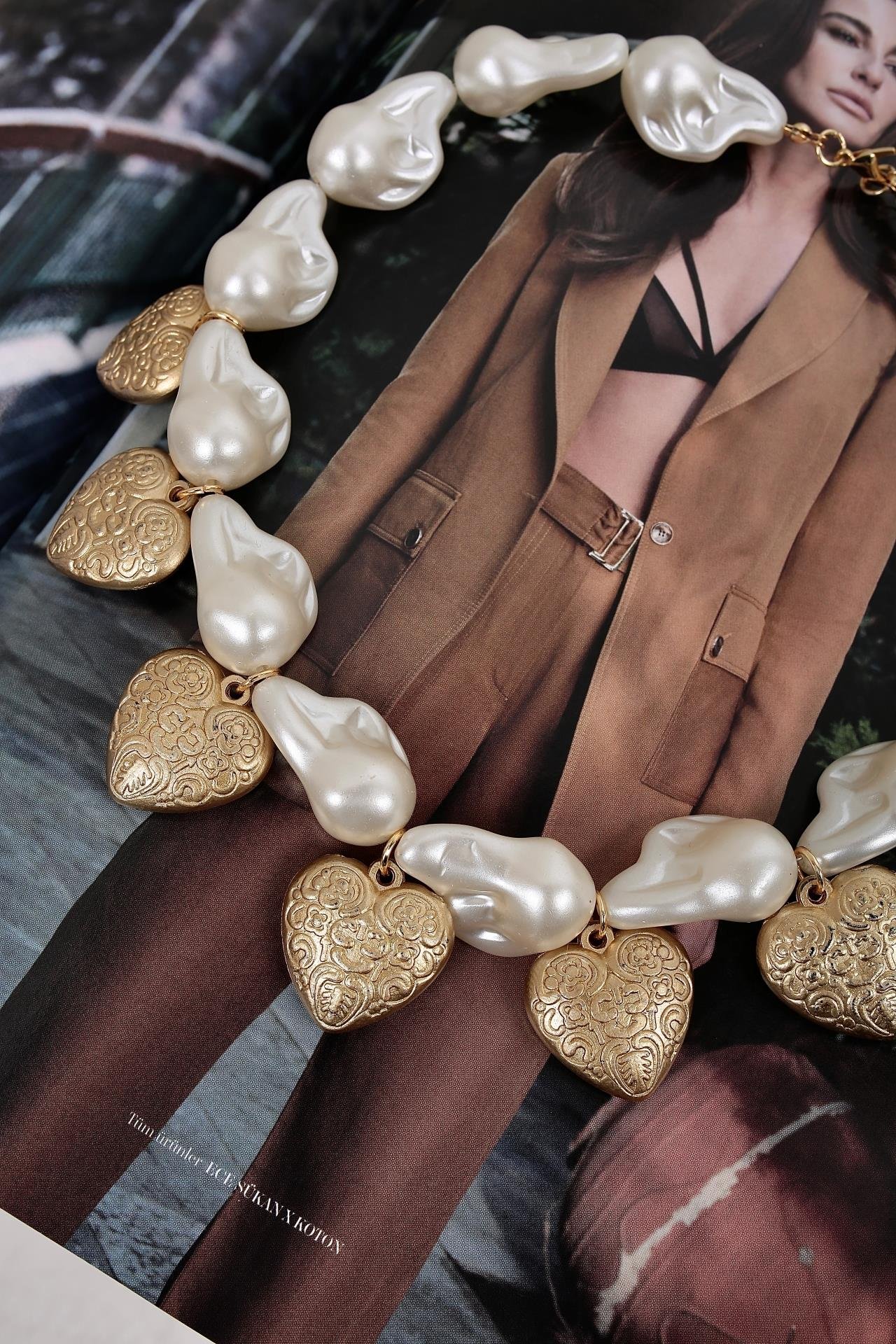 Gold Kalp Detay İncili Kısa Kolye KOLYE