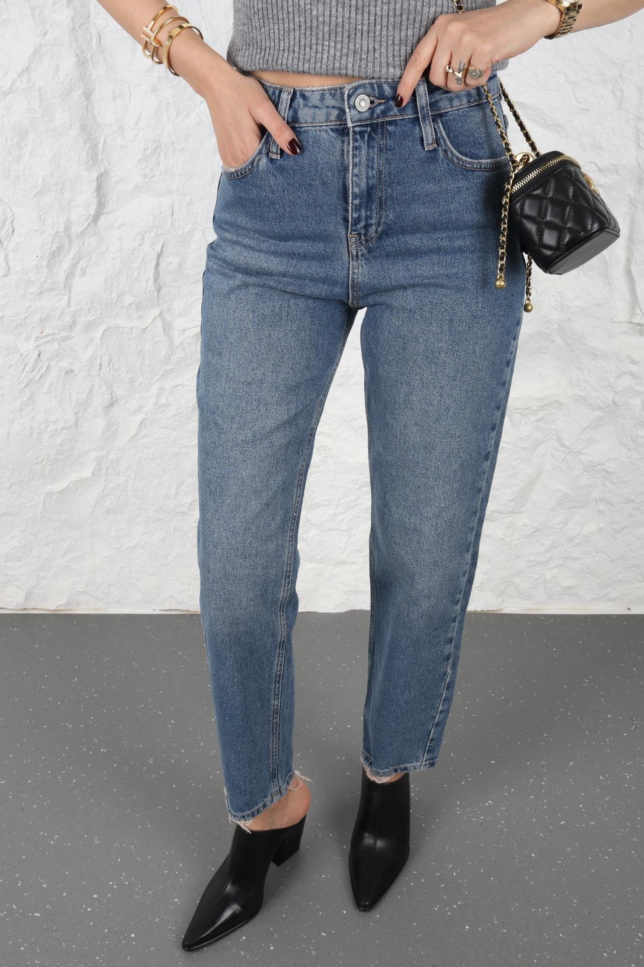 High Rise Relaxed Fit Jean JEAN