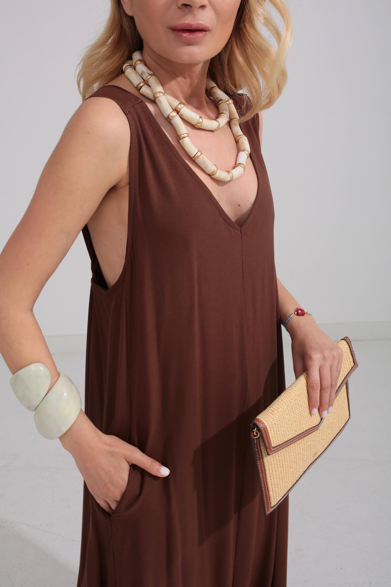 Kalın Askı Sırt Detaylı Kahve Uzun Elbise ELBİSE | NO33