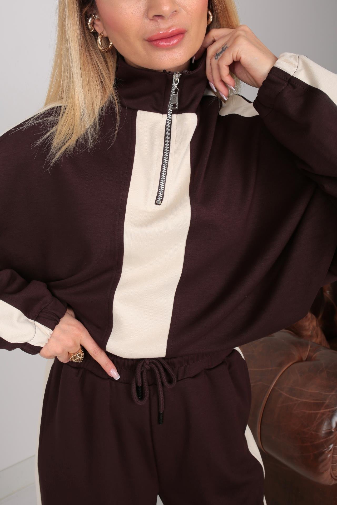 Kalın Şeritli Dik Yaka Kahve Spor Takım SPOR TAKIMLAR