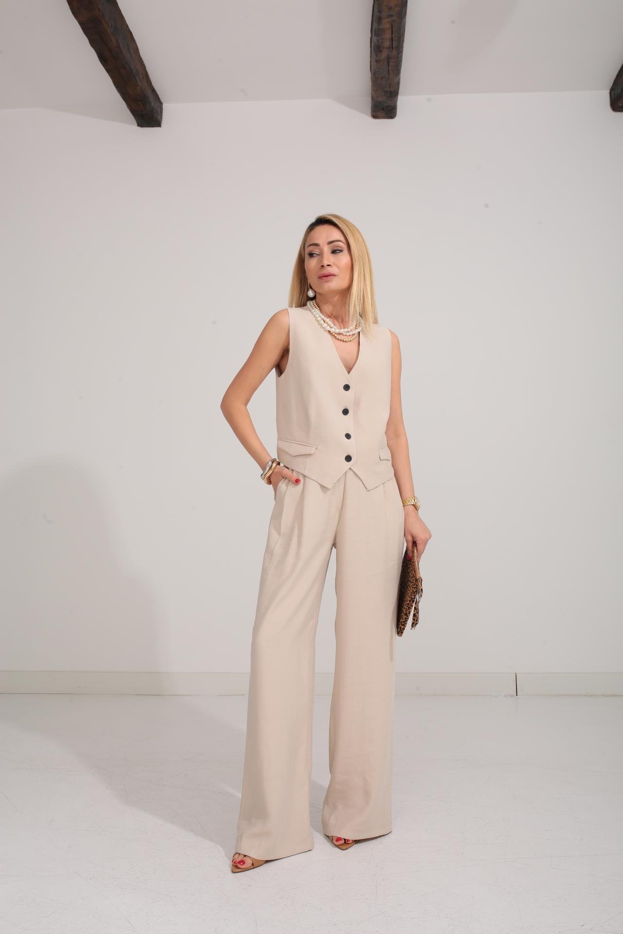 Kapak Cepli Bej Yelekli  Takım TAKIM | NO33