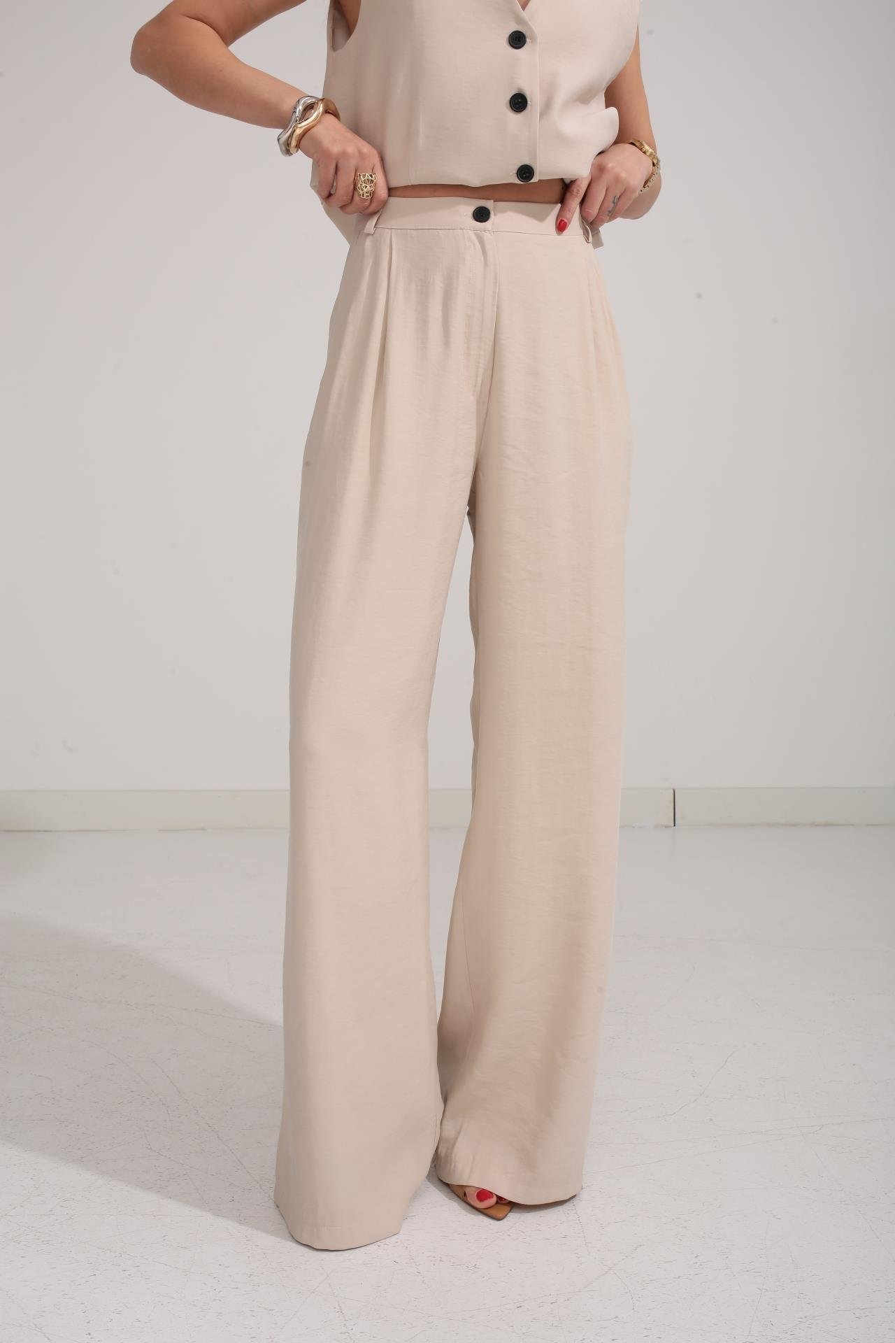 Kapak Cepli Bej Yelekli  Takım TAKIM | NO33