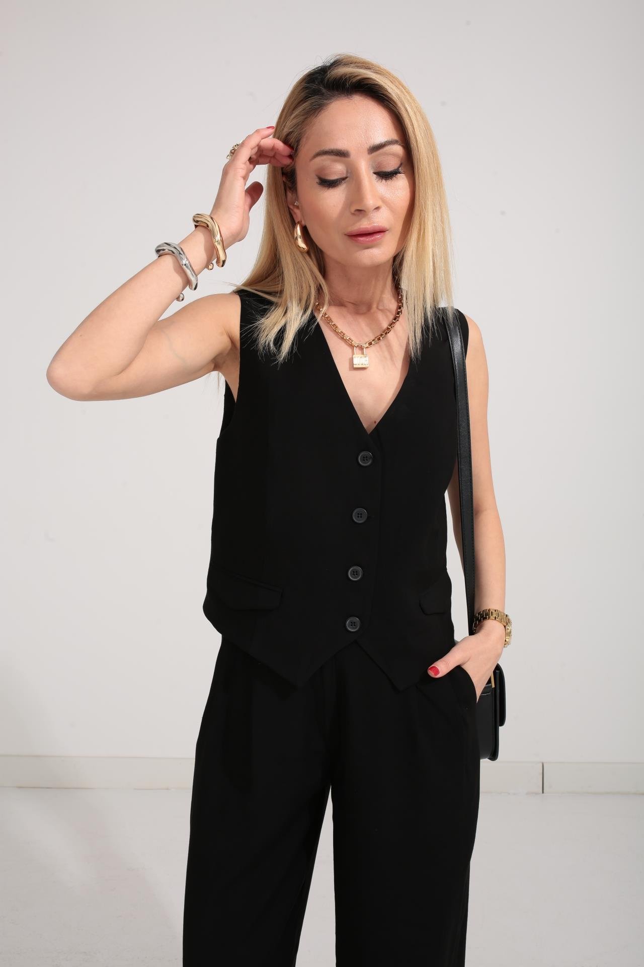 Kapak Cepli Siyah Yelekli  Takım TAKIM | NO33