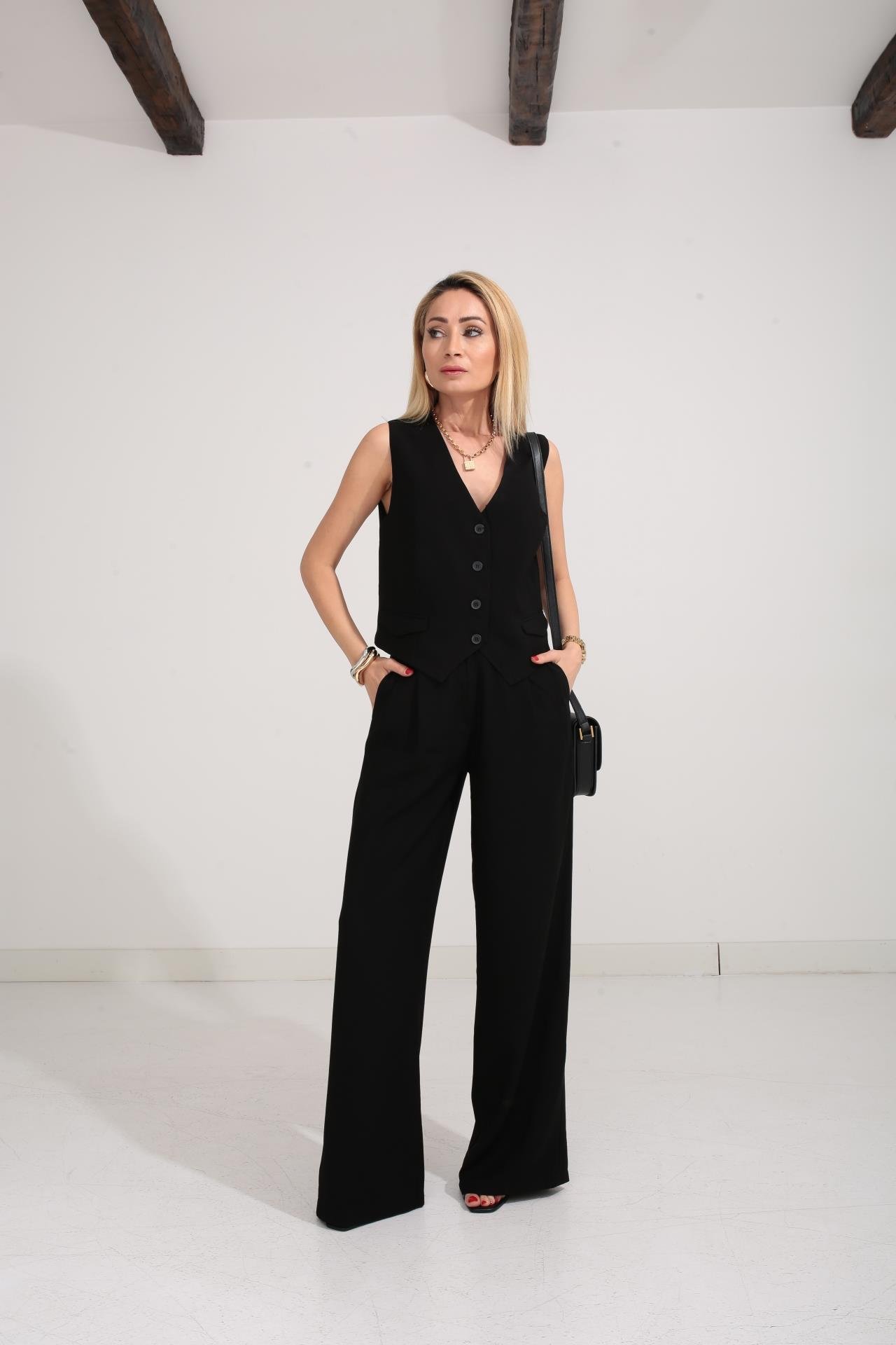 Kapak Cepli Siyah Yelekli  Takım TAKIM | NO33