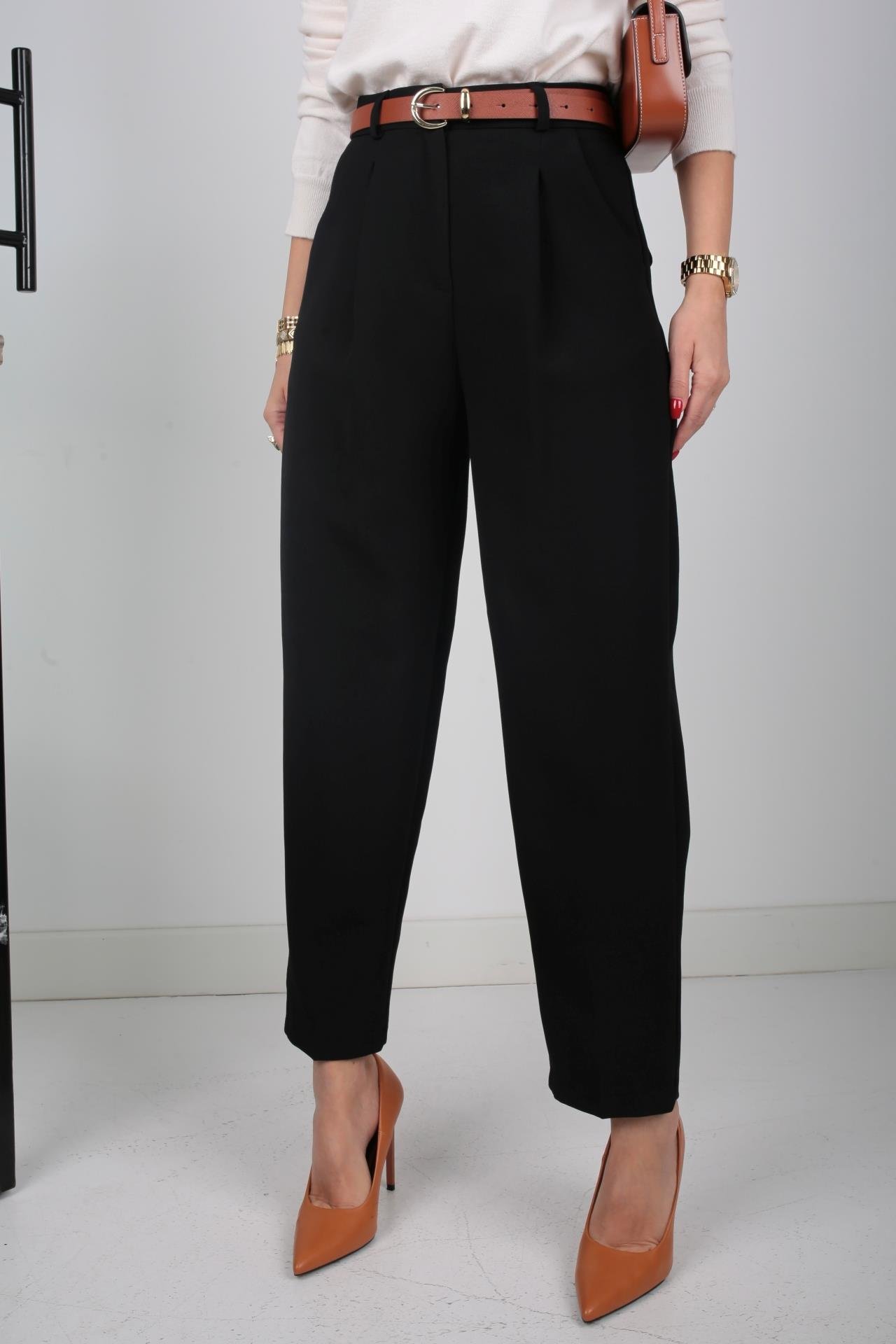 Kendinden Kemerli Siyah Havuç Kesim Pantolon PANTOLON