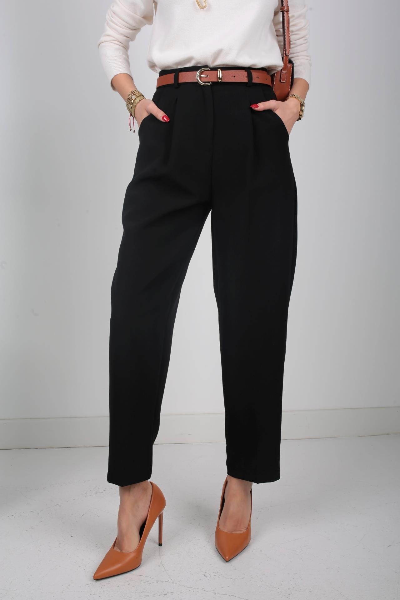 Kendinden Kemerli Siyah Havuç Kesim Pantolon PANTOLON