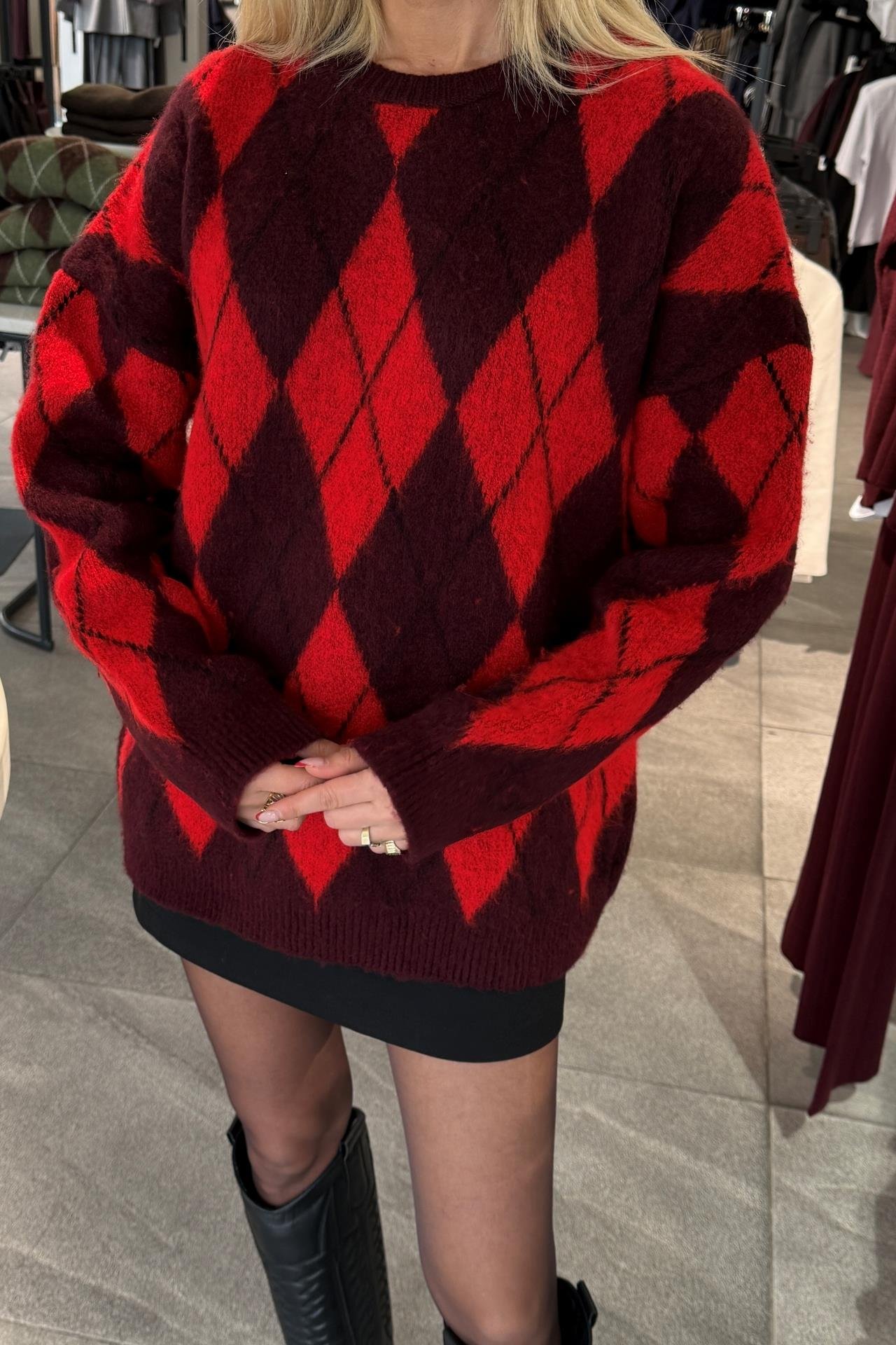 Kırmızı Baklava Desen Kazak TRİKO VE KAZAK