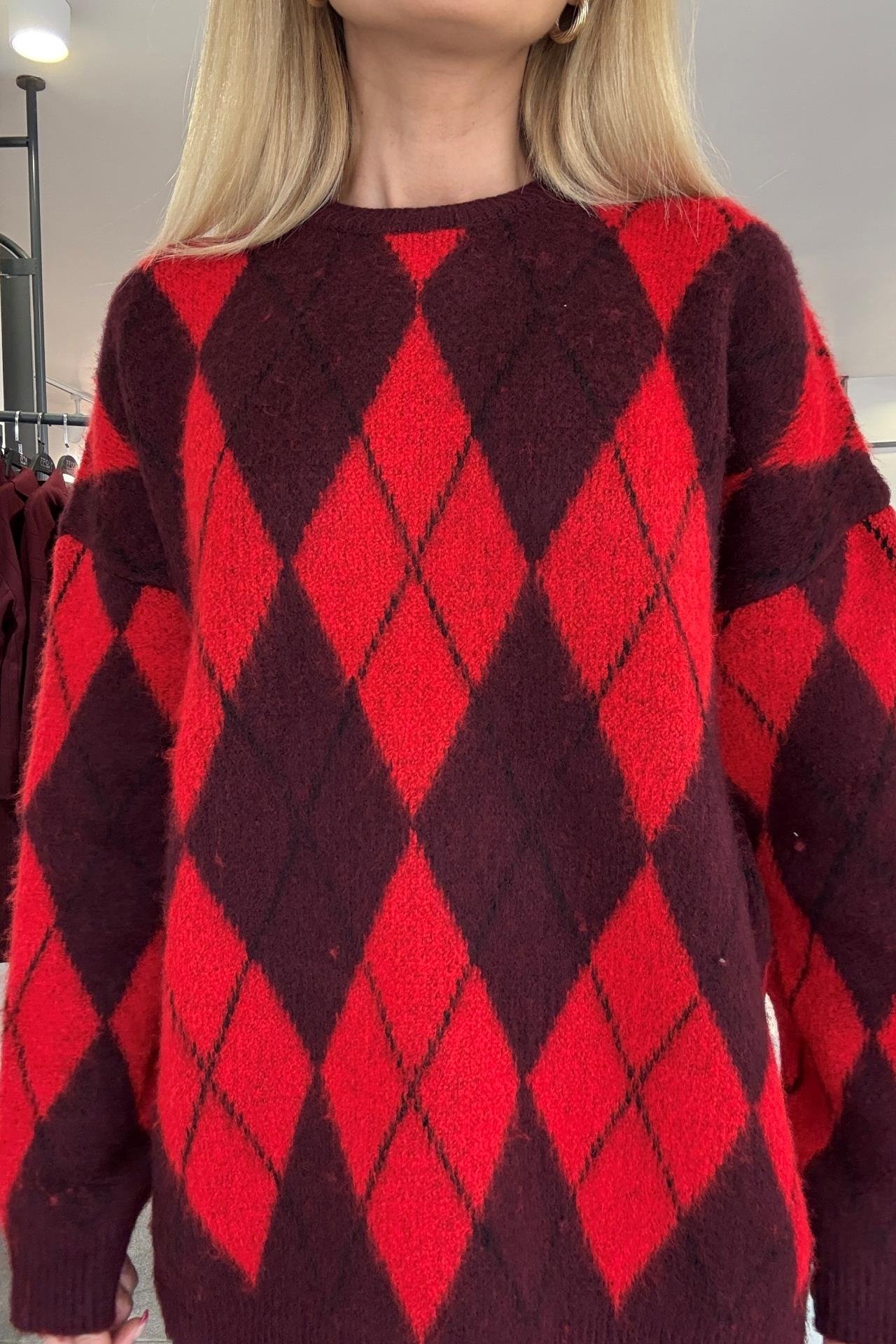 Kırmızı Baklava Desen Kazak TRİKO VE KAZAK