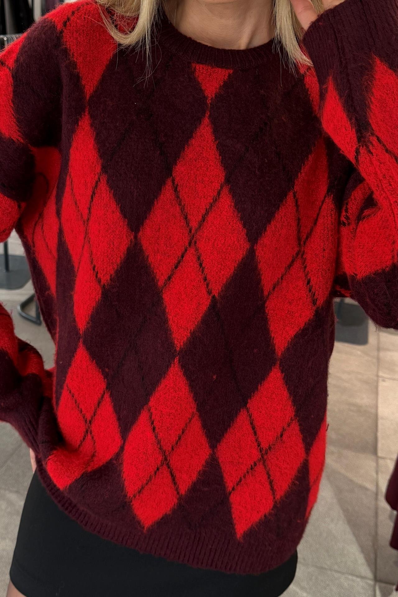 Kırmızı Baklava Desen Kazak TRİKO VE KAZAK