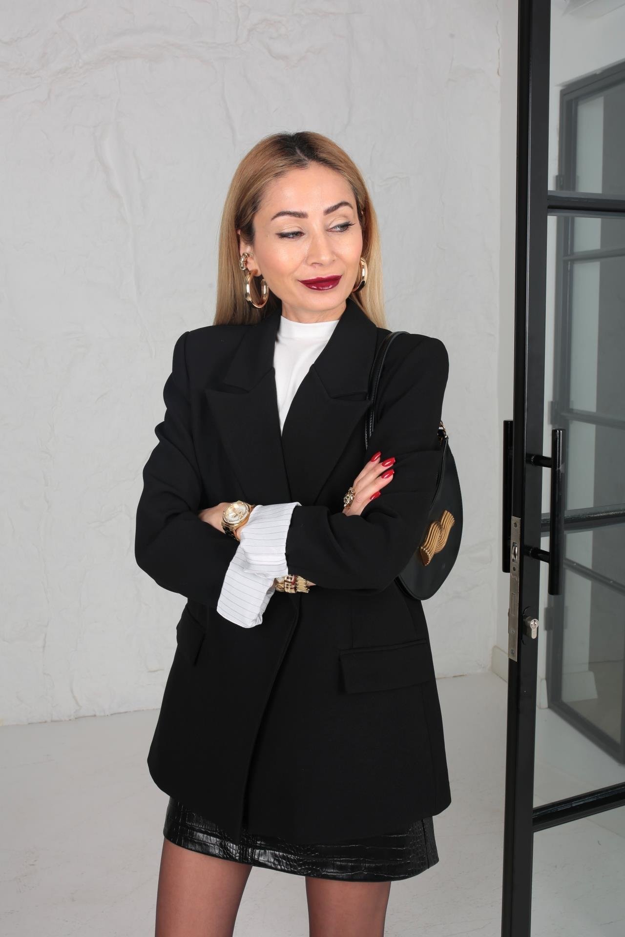 Kolu Katlı Düğmesiz Siyah Blazer Ceket CEKET