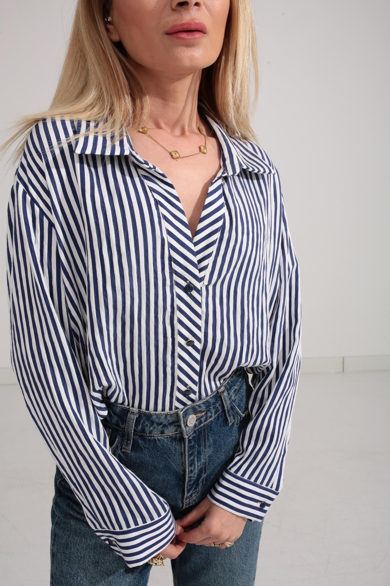 Lacivert Çizgili Düğme Detay Tensel Gömlek GÖMLEK
