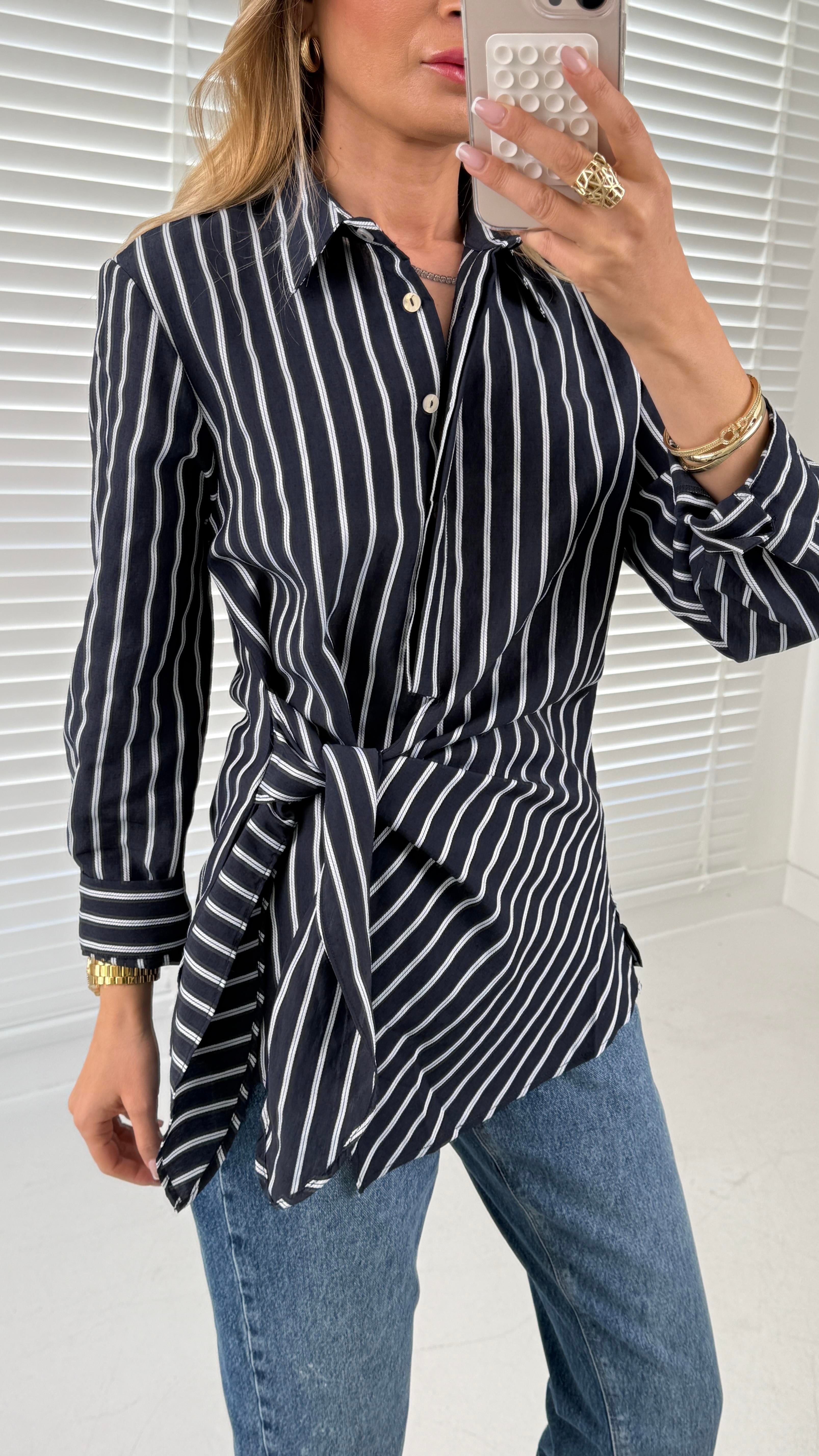 Lacivert Çizgili Kapak Bağlamalı Gömlek GÖMLEK
