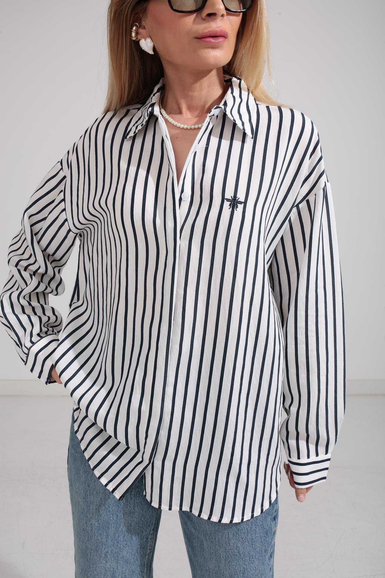 Lacivert Çizgili Nakışlı Gömlek GÖMLEK