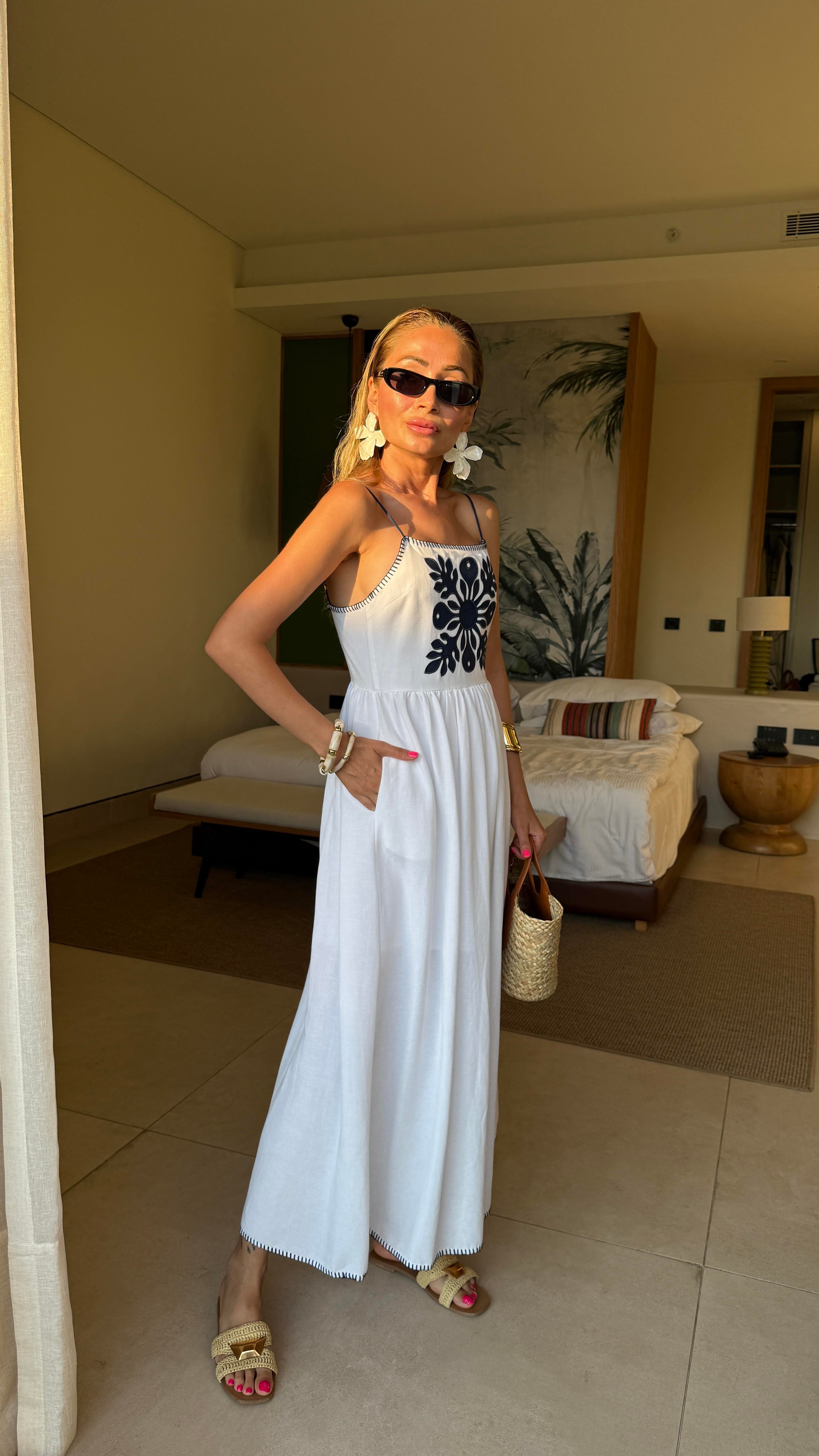 Lacivert Nakışlı Beyaz Keten Elbise ELBİSE | NO33